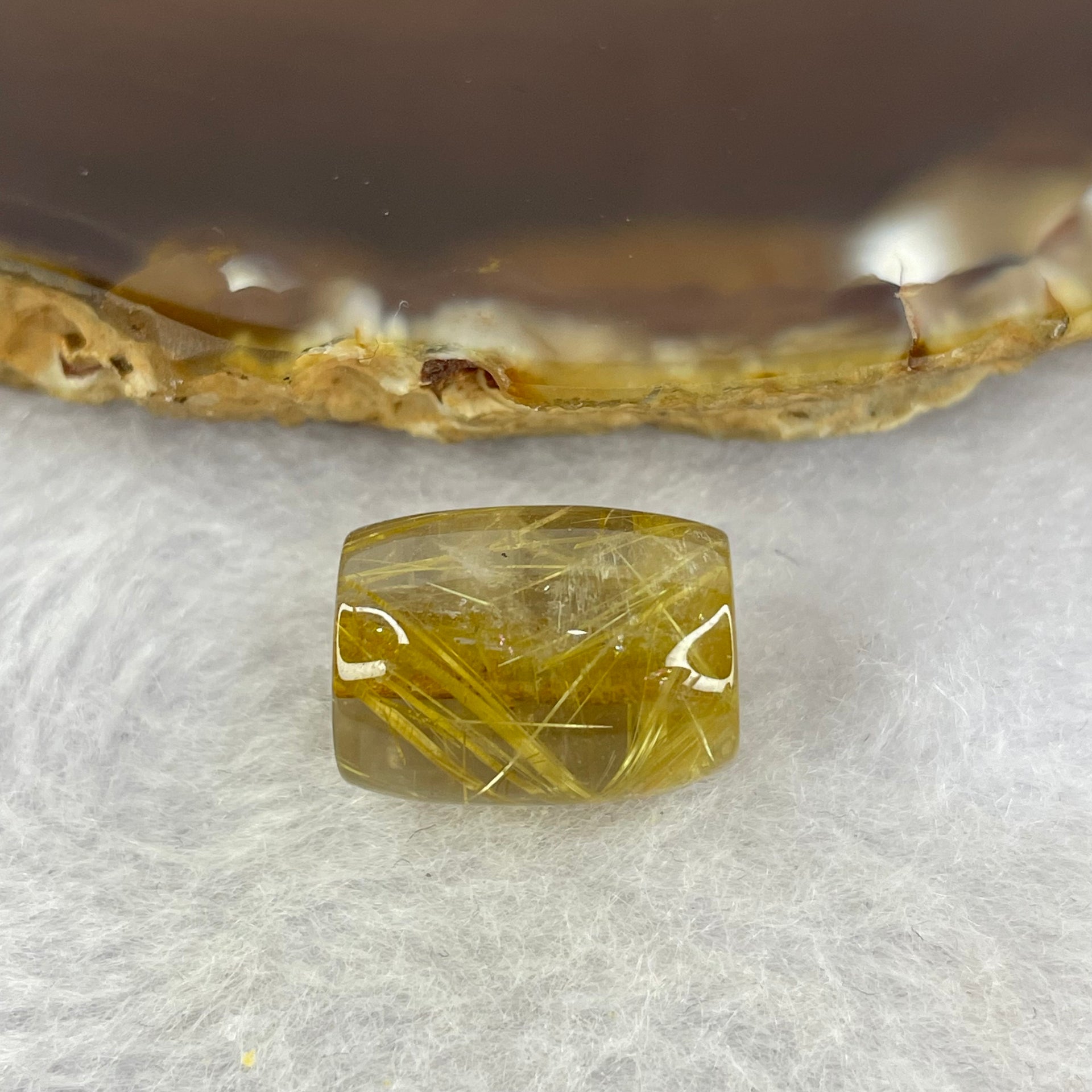 Good Grade Natural Golden Rutilated Quartz Crystal Lulu Tong Barrel 天然金顺发晶水晶露露通桶 
3.66g 15.2 by 11.5mm - Huangs Jadeite and Jewelry Pte Ltd