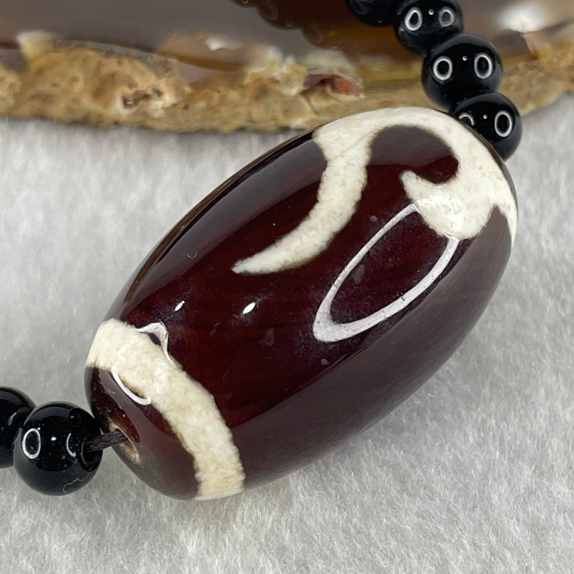 Natural Powerful Tibetan Old Oily Agate Ruyi Dzi Beads with Black and Blue Onyx Necklace 44.06g 38cm 36.6 by 21.4mm - Huangs Jadeite and Jewelry Pte Ltd