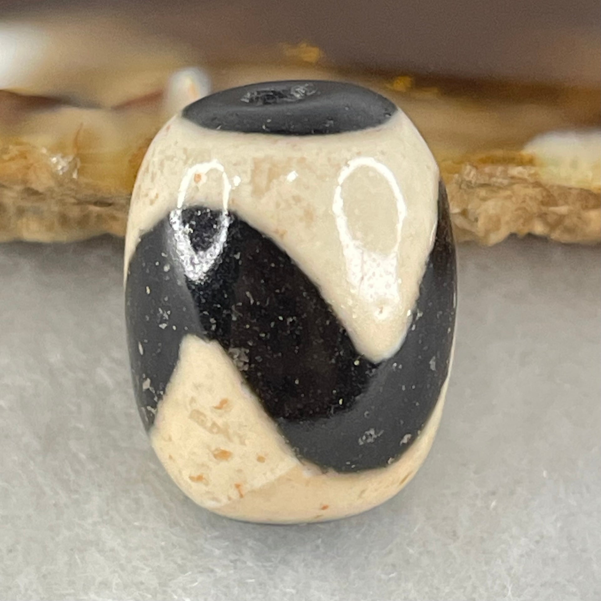 Natural Powerful Tibetan Old Oily Agate Tiger Tooth Daluo Dzi Bead Heavenly Master (Tian Zhu) 虎呀天诛 4.87g 17.5 by 13.5mm - Huangs Jadeite and Jewelry Pte Ltd