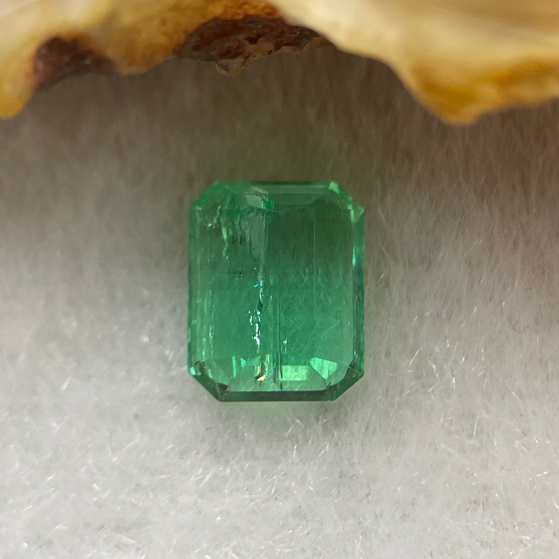Natural Colombia Green Emerald (Beryl) Cut-Cornered Rectangular step cut 1.07ct 7.1 by 5.7 by 3.1mm - Huangs Jadeite and Jewelry Pte Ltd