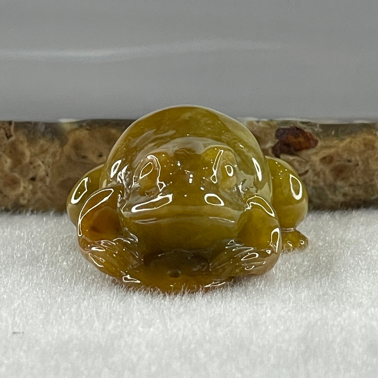 Natural Type A Yellow Jadeite Frog Pendant Charm 18.93g 31.7 by 26.4 by 16.9mm