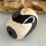 Natural Powerful Tibetan Old Oily Agate Tiger Tooth Daluo Dzi Bead Heavenly Master (Tian Zhu) 虎呀天诛 4.66g 17.5 by 13.2mm - Huangs Jadeite and Jewelry Pte Ltd