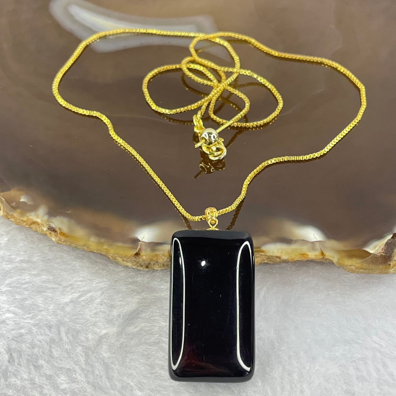Natural Dark Red Blood Amber 18K Gold Pendent in Gold Color Necklace 3.31g 28.9 by 16.0 by 8.4mm - Huangs Jadeite and Jewelry Pte Ltd