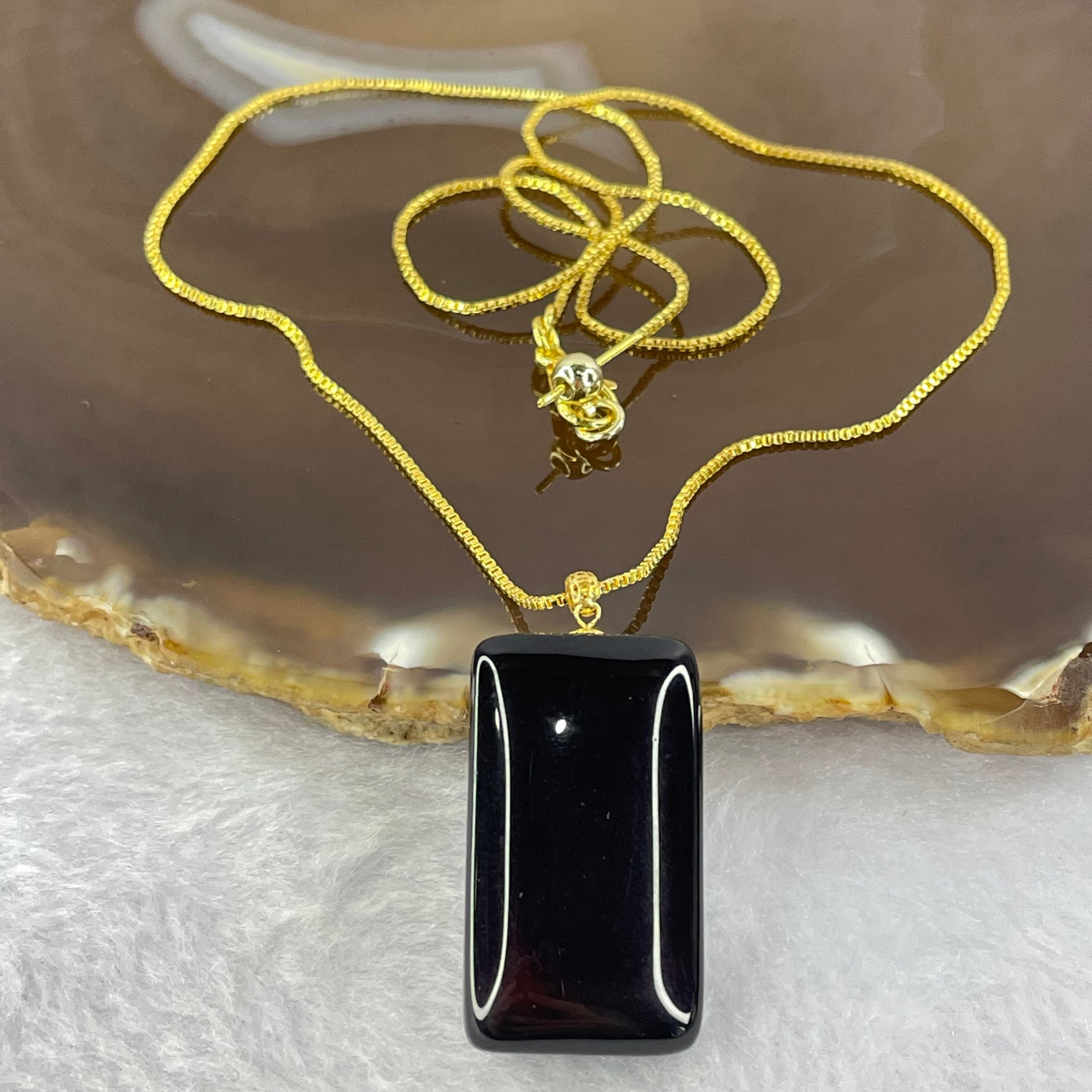 Natural Dark Red Blood Amber 18K Gold Pendent in Gold Color Necklace 3.31g 28.9 by 16.0 by 8.4mm - Huangs Jadeite and Jewelry Pte Ltd