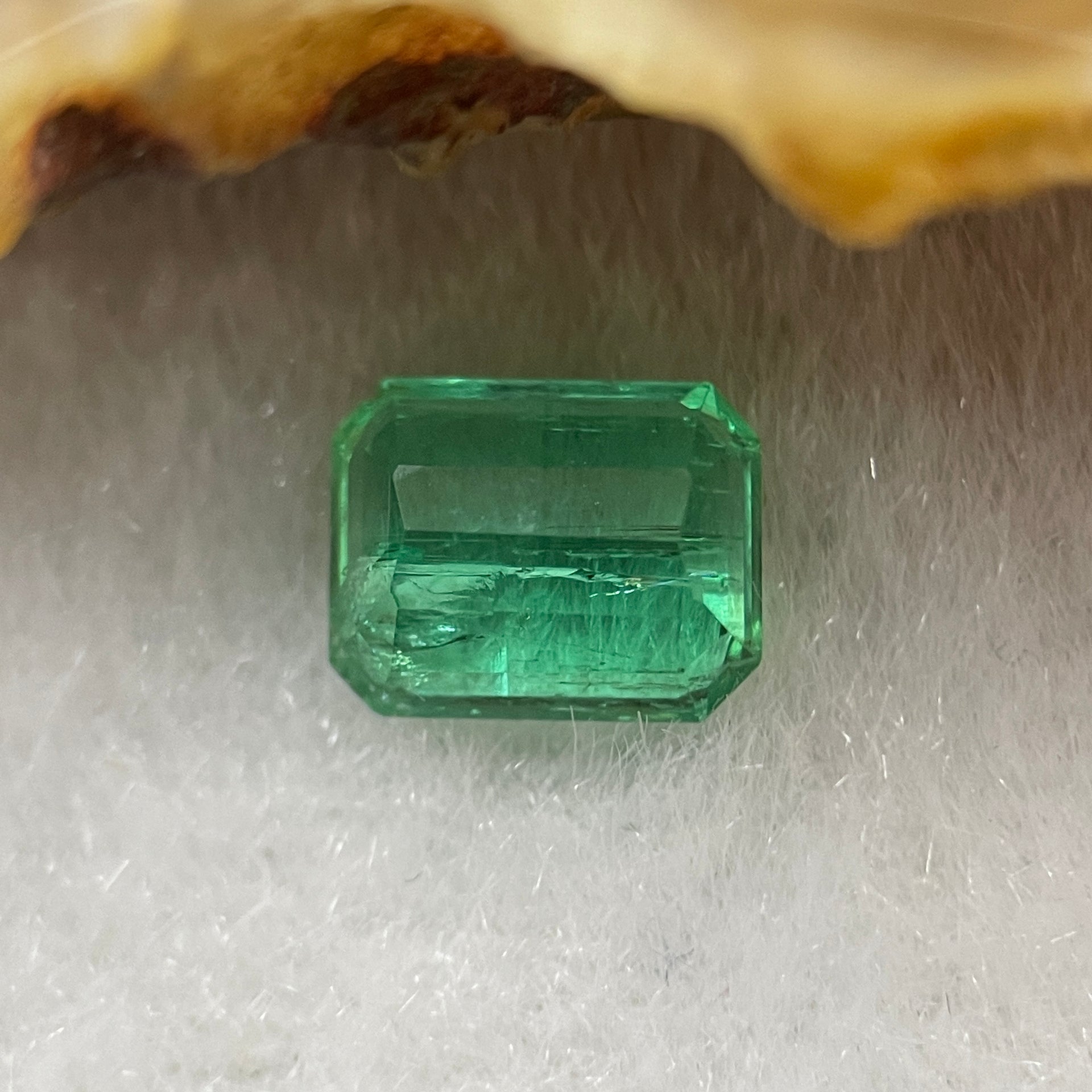 Natural Colombia Green Emerald (Beryl) Cut-Cornered Rectangular step cut 1.07ct 7.1 by 5.7 by 3.1mm - Huangs Jadeite and Jewelry Pte Ltd