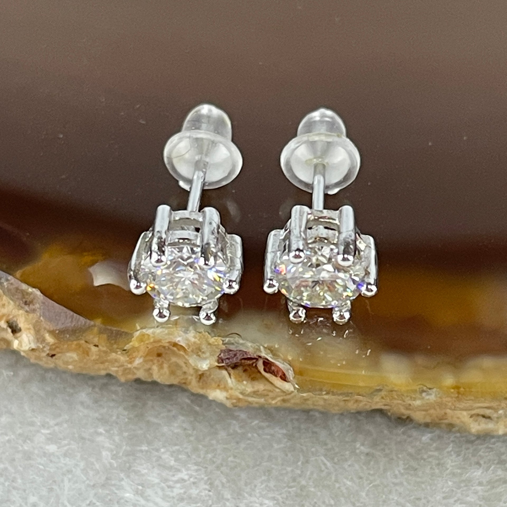 0.5 Ct Colourless Round Brilliant Diameter 5.0mm D VVS1 Excellent Cut Excellent Polish Excellent Symmetry None Florescence Moissanite in S925 Silver Earrings GRA 218444636 - Huangs Jadeite and Jewelry Pte Ltd