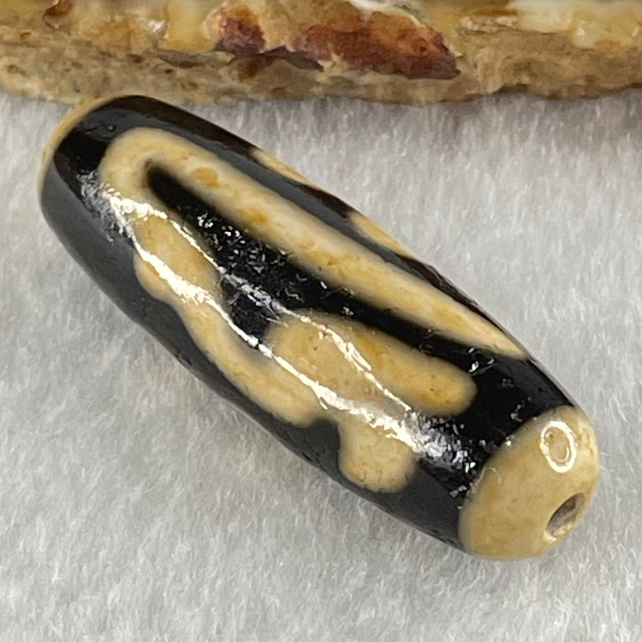 Natural Powerful Tibetan Old Oily Agate Thousand Hand Zha Ji La Mu Dzi Bead Heavenly Master (Tian Zhu) 千手扎基拉姆天珠 8.39g 37.5 by 12.2mm - Huangs Jadeite and Jewelry Pte Ltd