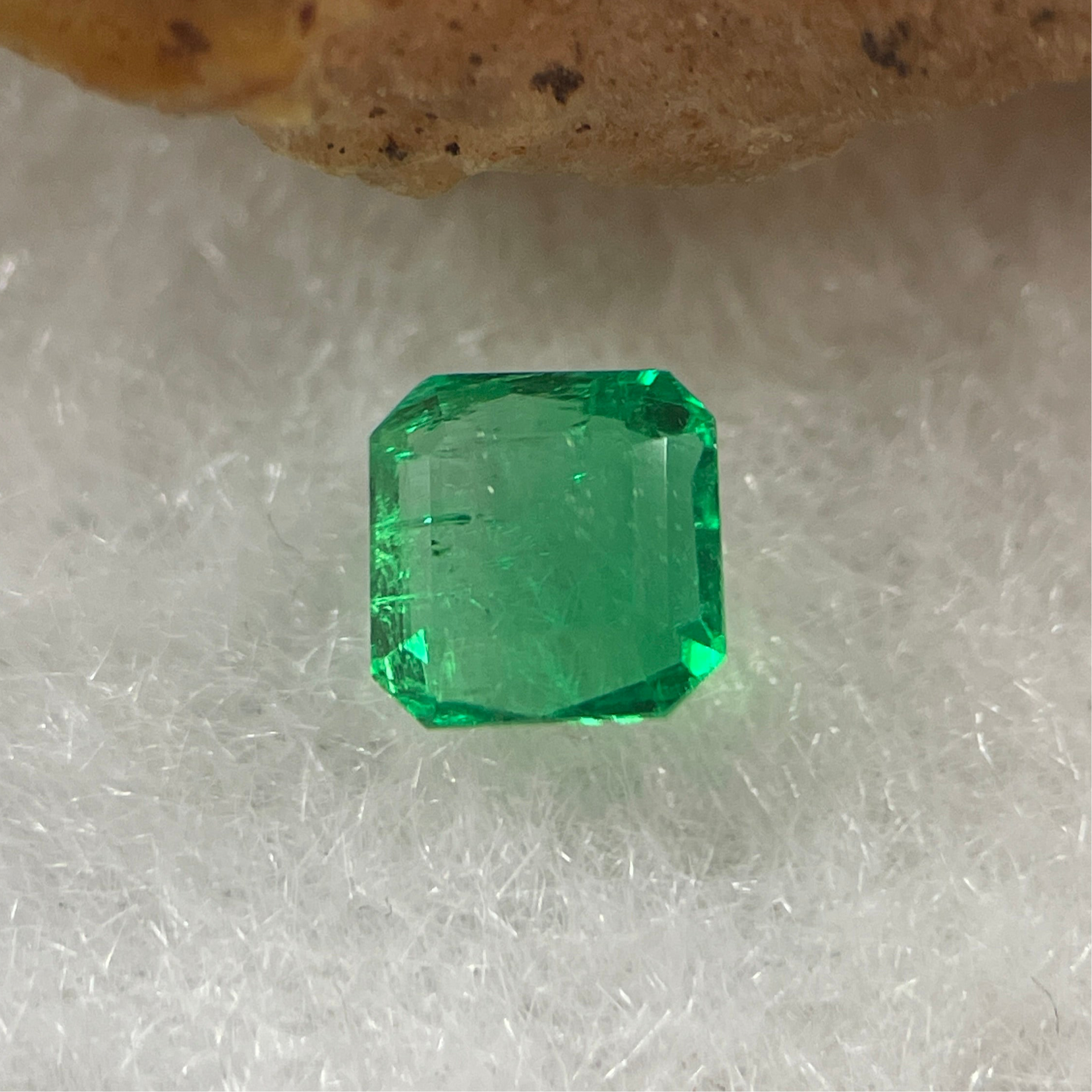 Natural Colombia Vivid Green Emerald (Beryl) Cut-Cornered Square Step cut 0.46ct 4.4 by 4.3 by 2.9mm - Huangs Jadeite and Jewelry Pte Ltd