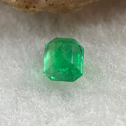Natural Colombia Vivid Green Emerald (Beryl) Cut-Cornered Rectangular Step cut 0.43ct 5.0 by 4.1 by 2.9mm - Huangs Jadeite and Jewelry Pte Ltd