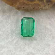 Natural Colombia Vivid Green Emerald (Beryl) Cut-Cornered Rectangular Step cut 0.93ct 8.4 by 5.5 by 2.3mm - Huangs Jadeite and Jewelry Pte Ltd