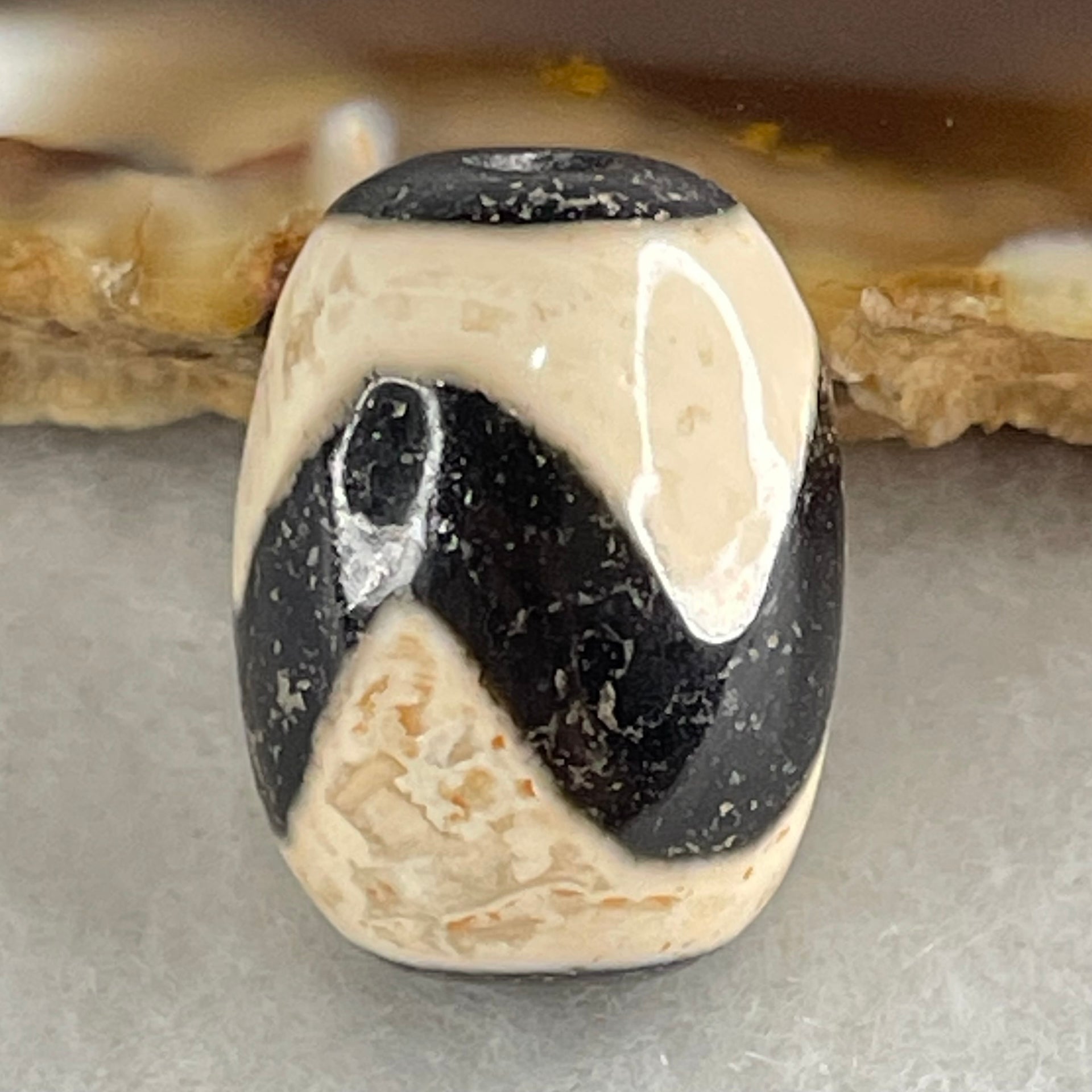 Natural Powerful Tibetan Old Oily Agate Tiger Tooth Daluo Dzi Bead Heavenly Master (Tian Zhu) 虎呀天诛 4.62g 17.9 by 13.3mm - Huangs Jadeite and Jewelry Pte Ltd