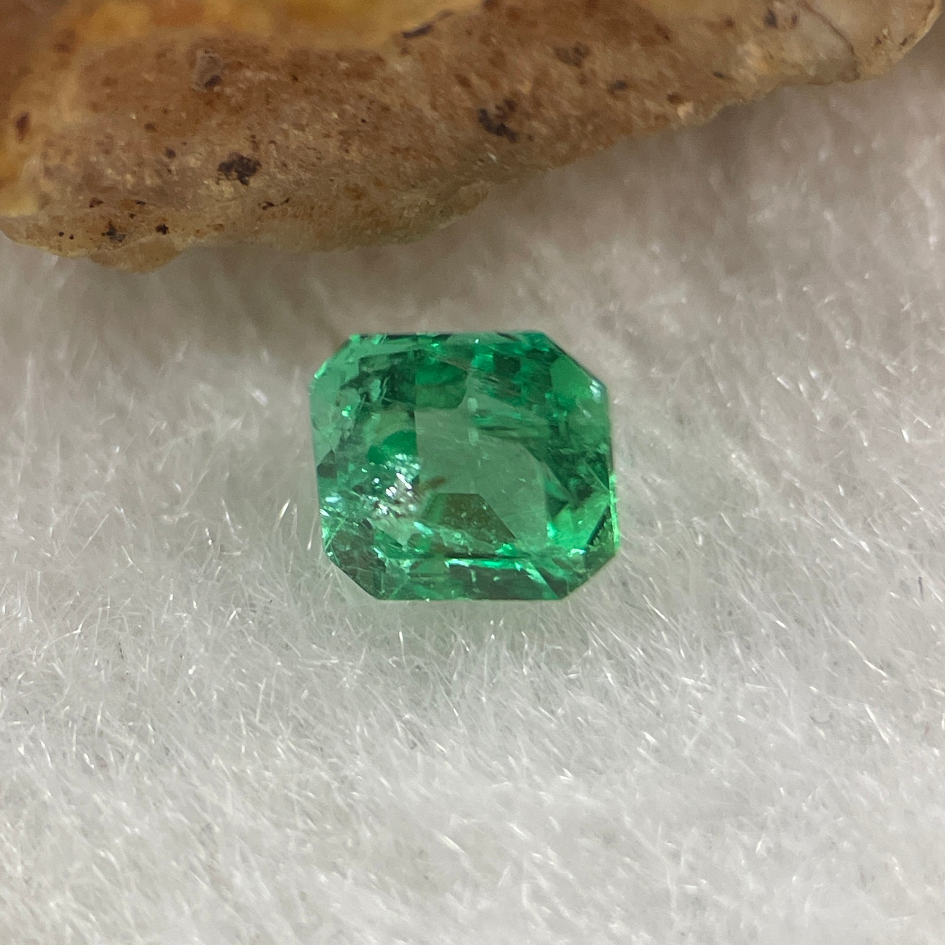 Natural Colombia Green Emerald (Beryl) Cut-Cornered Rectangular step cut 0.52ct 4.7 by 4.5 by 3.7mm - Huangs Jadeite and Jewelry Pte Ltd