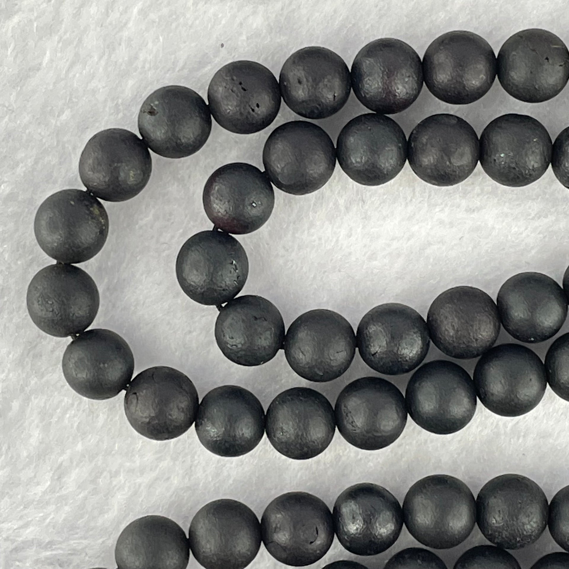 Natural Dark Matt Black Amber Beads Necklace 天然大黑天翁琥珀项链 20.59g 70cm 8.1mm 1 Bead 6.4mm 104 Beads - Huangs Jadeite and Jewelry Pte Ltd