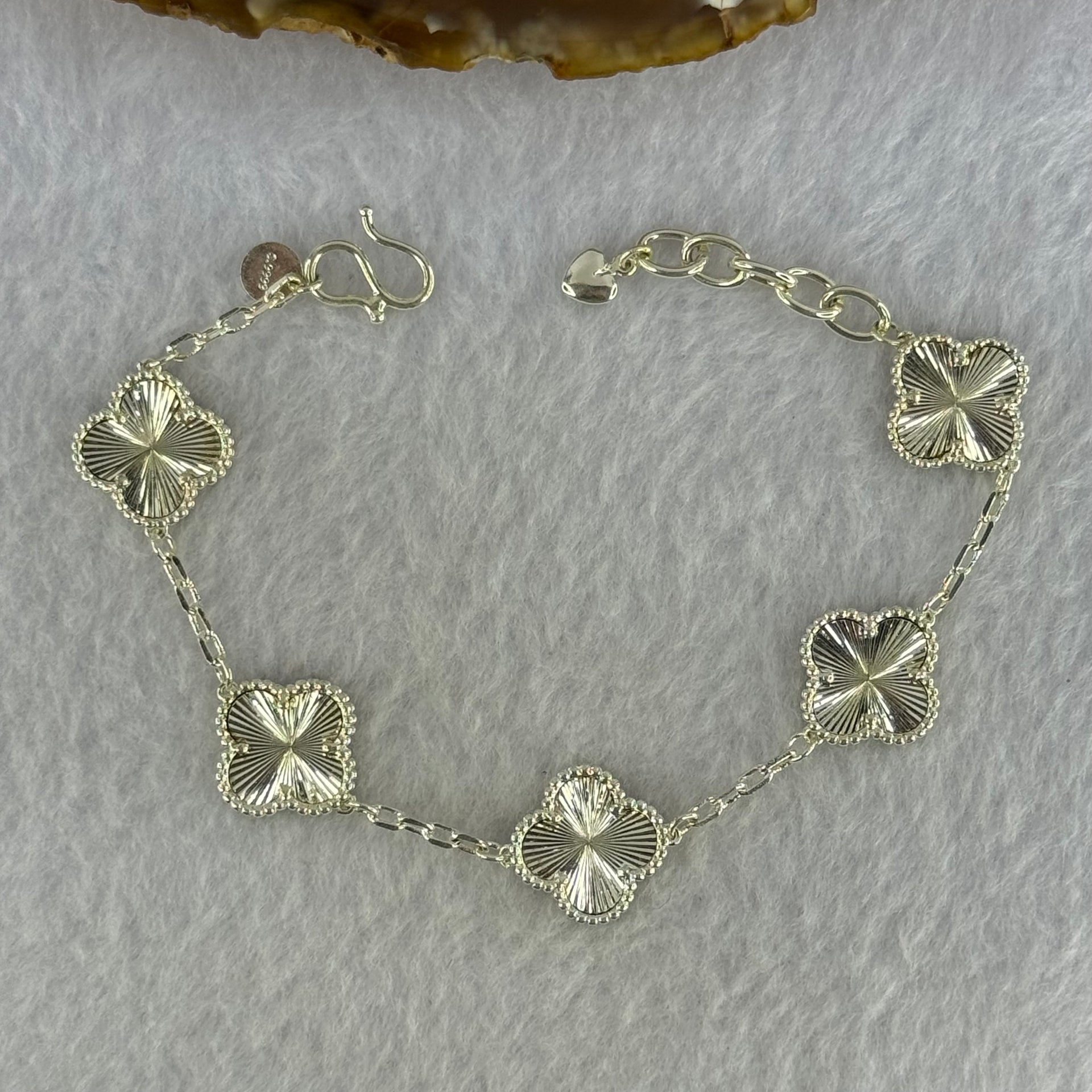 S9999 Sliver Clover Bracelet 13.37g 13.1 by 3.0mm 5pcs - Huangs Jadeite and Jewelry Pte Ltd