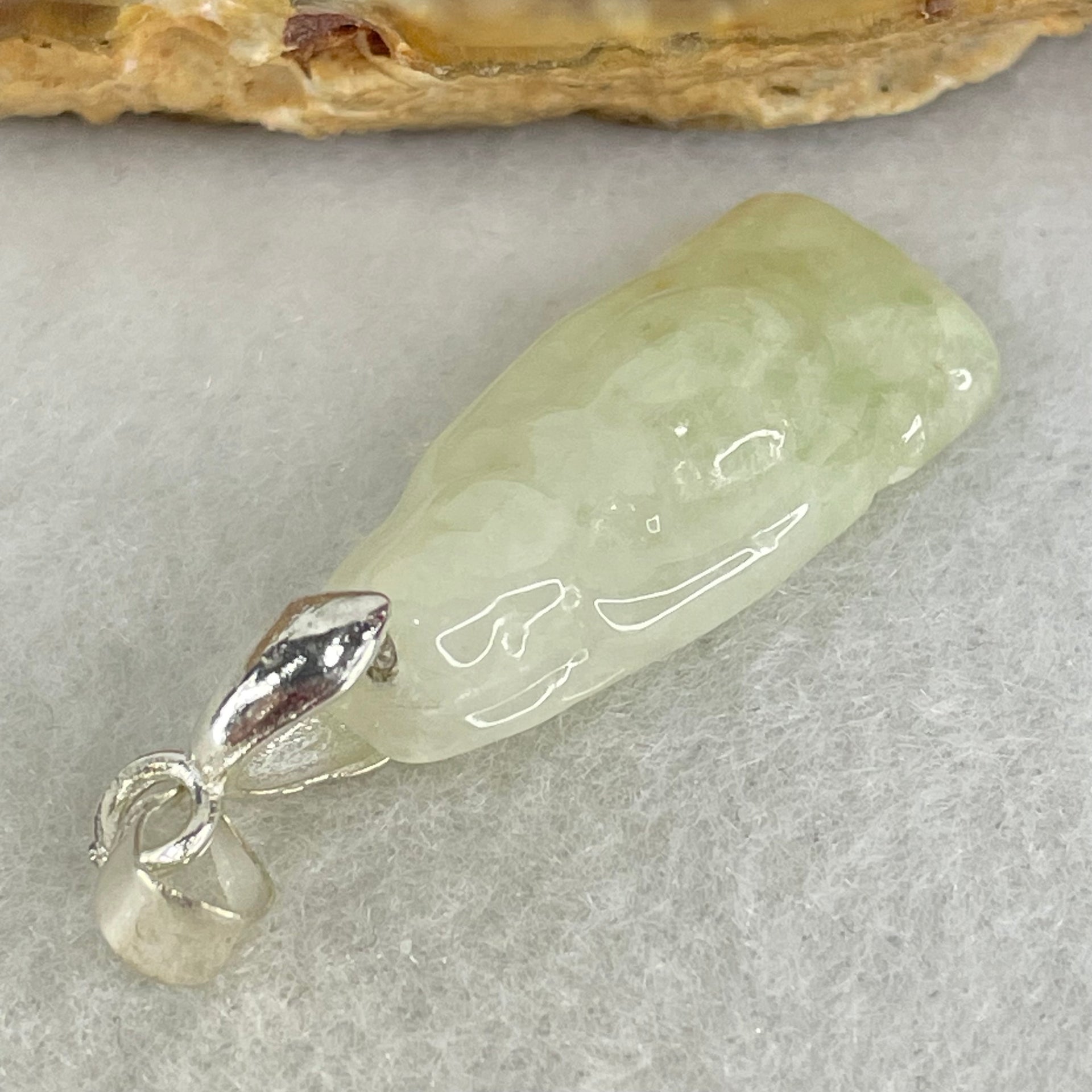 Type A Light Green Jadeite Hulu Pendant 2.45g 24.3 by 11.1 by 4.8mm - Huangs Jadeite and Jewelry Pte Ltd