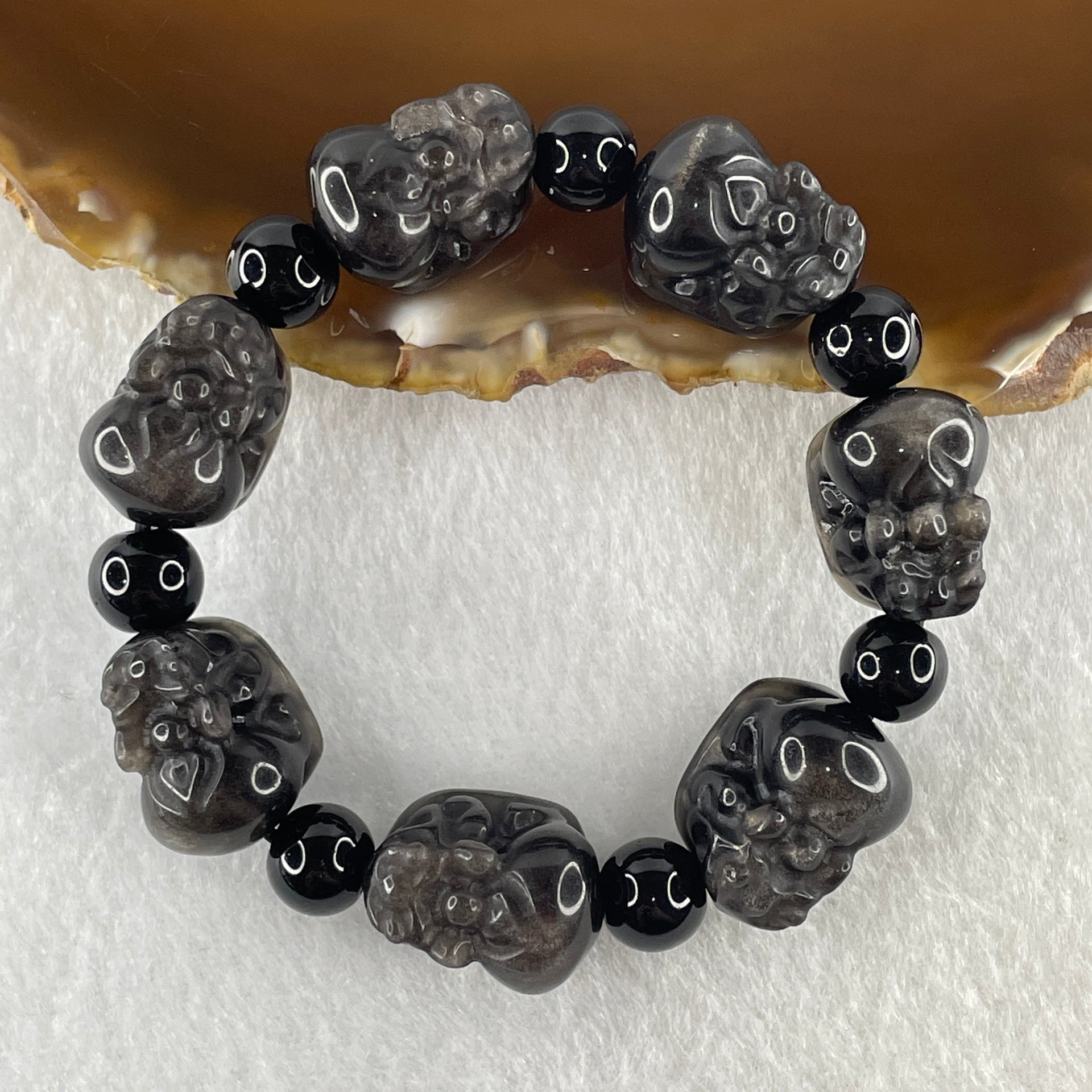Medium Obsidian Pixiu 17.3 by 12.2 by 12.2mm 8pcs and 8 Beads 8.4mm Bracelet 34.11g 16cm - Huangs Jadeite and Jewelry Pte Ltd
