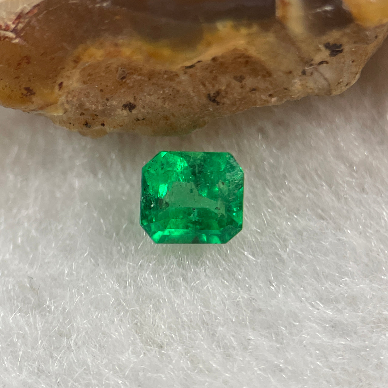 Natural Colombia Green Emerald (Beryl) Cut-Cornered Rectangular step cut 0.51ct 4.8 by 4.5 by 3.3mm - Huangs Jadeite and Jewelry Pte Ltd