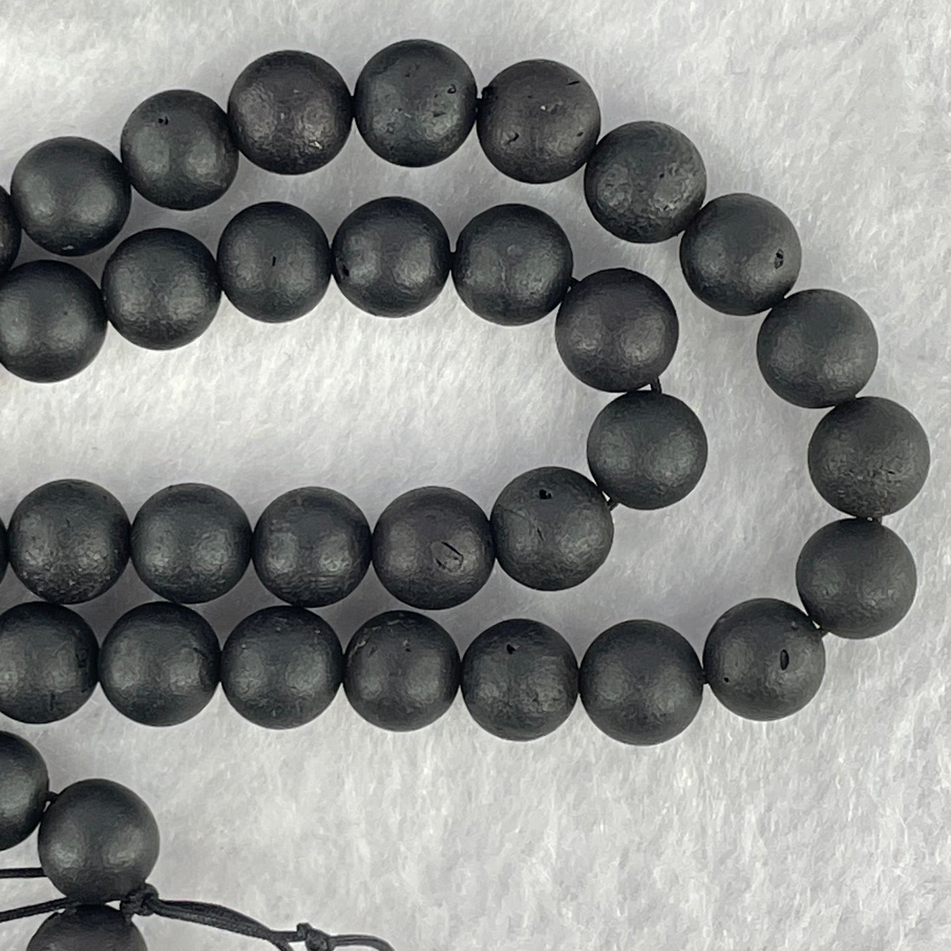 Natural Dark Matt Black Amber Beads Necklace 天然大黑天翁琥珀项链 20.59g 70cm 8.1mm 1 Bead 6.4mm 104 Beads - Huangs Jadeite and Jewelry Pte Ltd