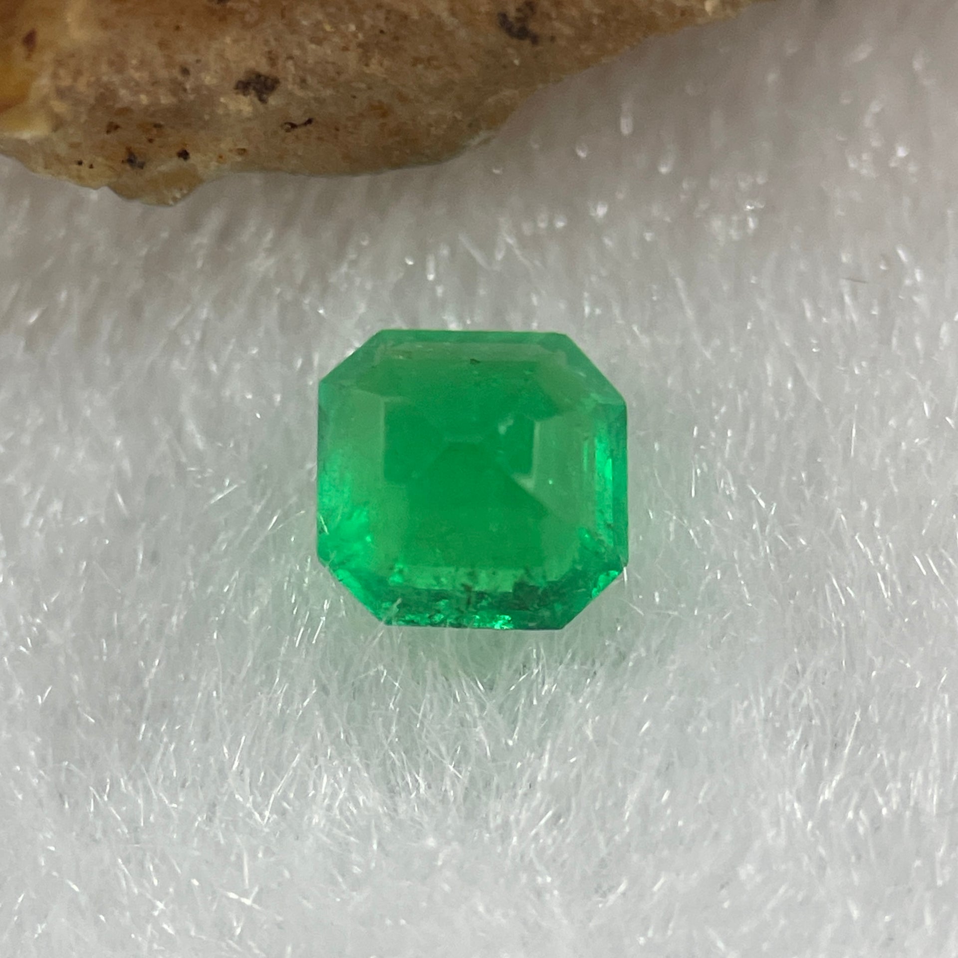 Natural Colombia Vivid Green Emerald (Beryl) Cut-Cornered Square Step cut 0.48ct 4.8 by 4.7 by 3.3mm - Huangs Jadeite and Jewelry Pte Ltd