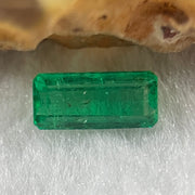 Natural Colombia Green Emerald (Beryl) Cut-Cornered Rectangular step cut 0.88ct 8.5 by 3.8 by 2.8mm - Huangs Jadeite and Jewelry Pte Ltd