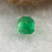 Natural Colombia Vivid Green Emerald (Beryl) Cut-Cornered Rectangular Step cut 0.43ct 5.0 by 4.1 by 2.9mm - Huangs Jadeite and Jewelry Pte Ltd