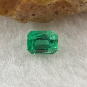 Natural Colombia Green Emerald (Beryl) Cut-Cornered Rectangular step cut 0.56ct 5.4 by 4.3 b y 3.6mm - Huangs Jadeite and Jewelry Pte Ltd