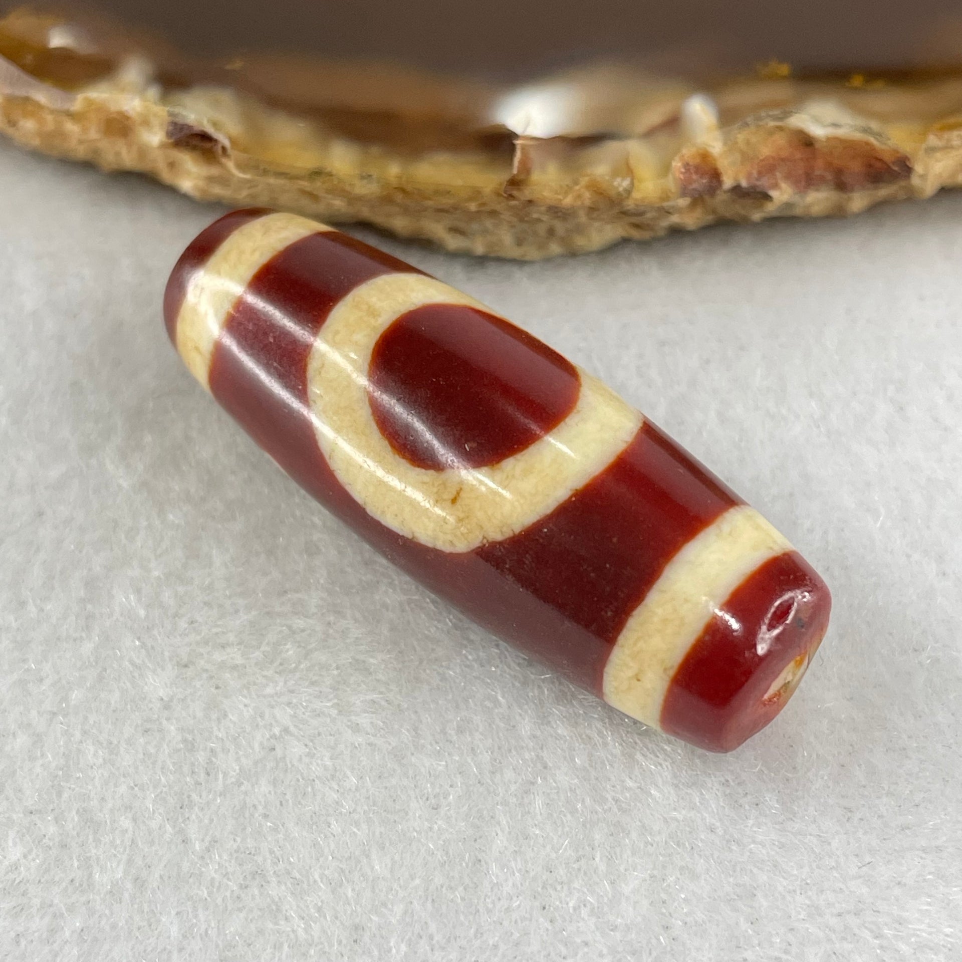 Natural Powerful Tibetan Old Oily Red White Agate One Eye Earth Element Dzi Bead Heavenly Master (Tian Zhu) 一眼土元素天珠 10.65g 38.0 by 13.3mm - Huangs Jadeite and Jewelry Pte Ltd