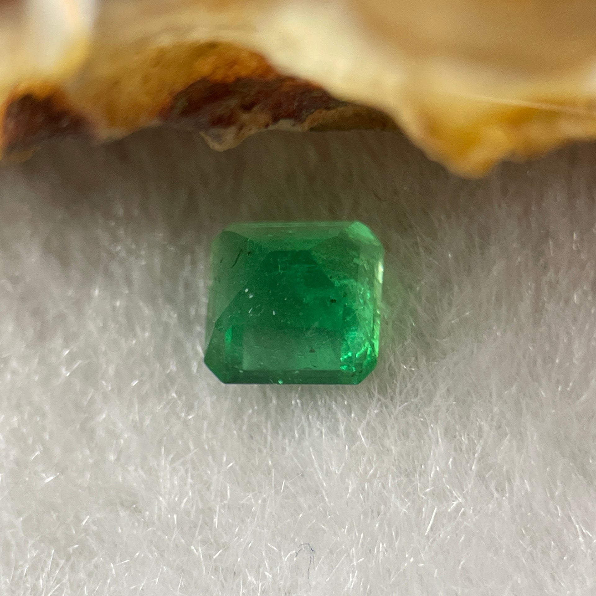 Natural Colombia Green Emerald (Beryl) Cut-Cornered Rectangular step cut 0.72ct 5.3 by 5.1 by 3.7mm - Huangs Jadeite and Jewelry Pte Ltd