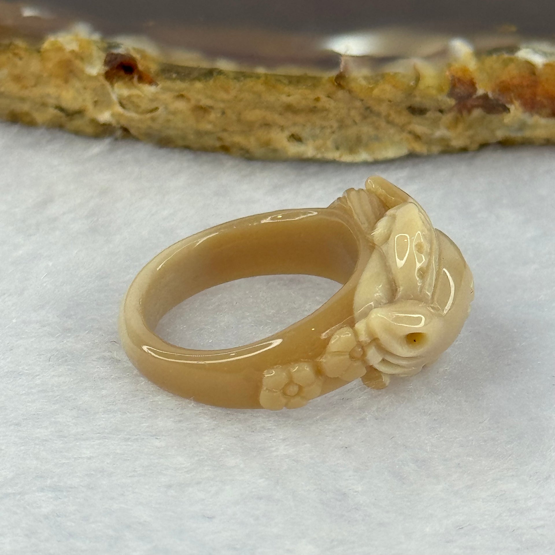 Natural Brown Agate Fox and Flower Carving 3.61g 38.8 by 4.2mm US6 HK13 - Huangs Jadeite and Jewelry Pte Ltd