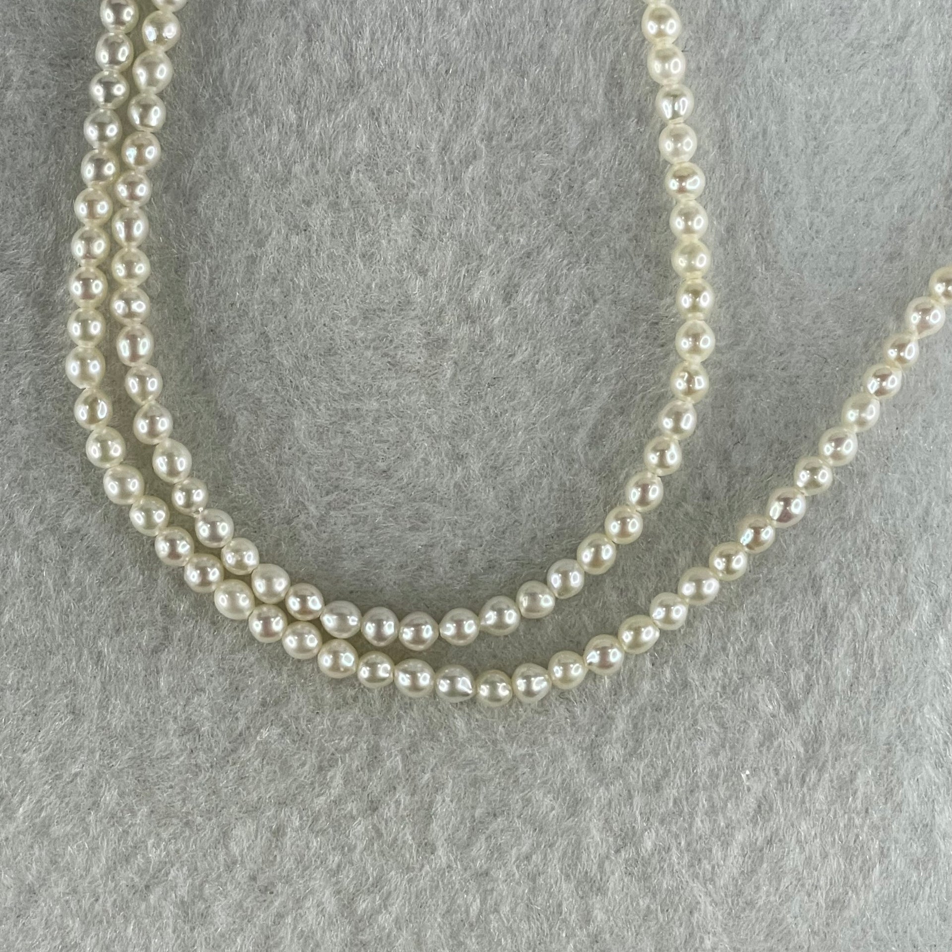 Natural Fresh Water Pinkish White Pearls with Oyster Shell Hulu in Silver Necklace 7.36g 40cm 3.2mm 129 Beads - Huangs Jadeite and Jewelry Pte Ltd