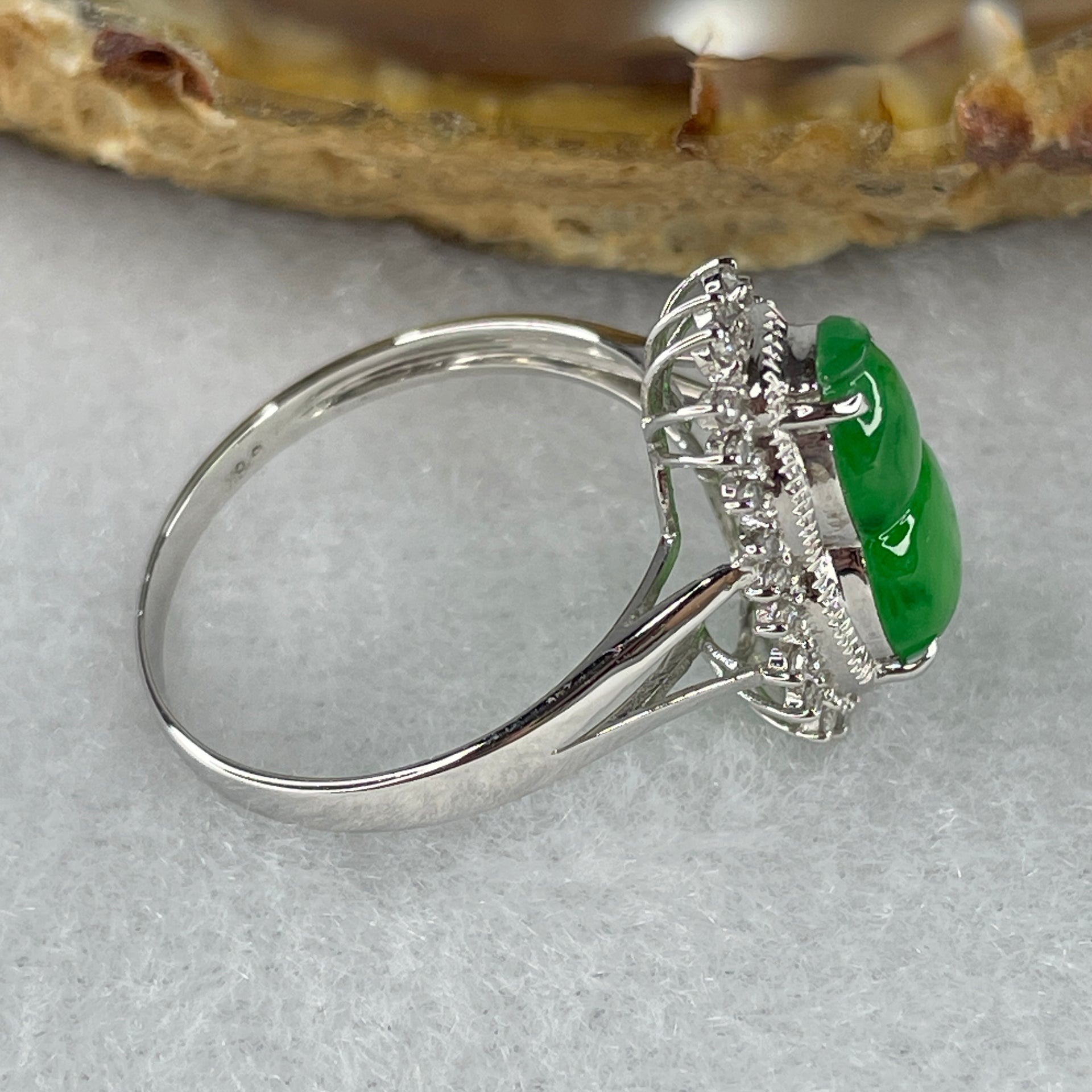 Type A Green Burmese jadeite Hulu ring in 18k white gold & natural diamonds 2.09g Ring Size: US 7 - Huangs Jadeite and Jewelry Pte Ltd