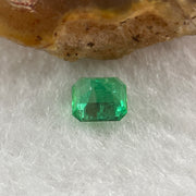 Natural Colombia Green Emerald (Beryl) Cut-Cornered Rectangular step cut 0.53ct 4.4 by 4.0 by 3.9mm - Huangs Jadeite and Jewelry Pte Ltd