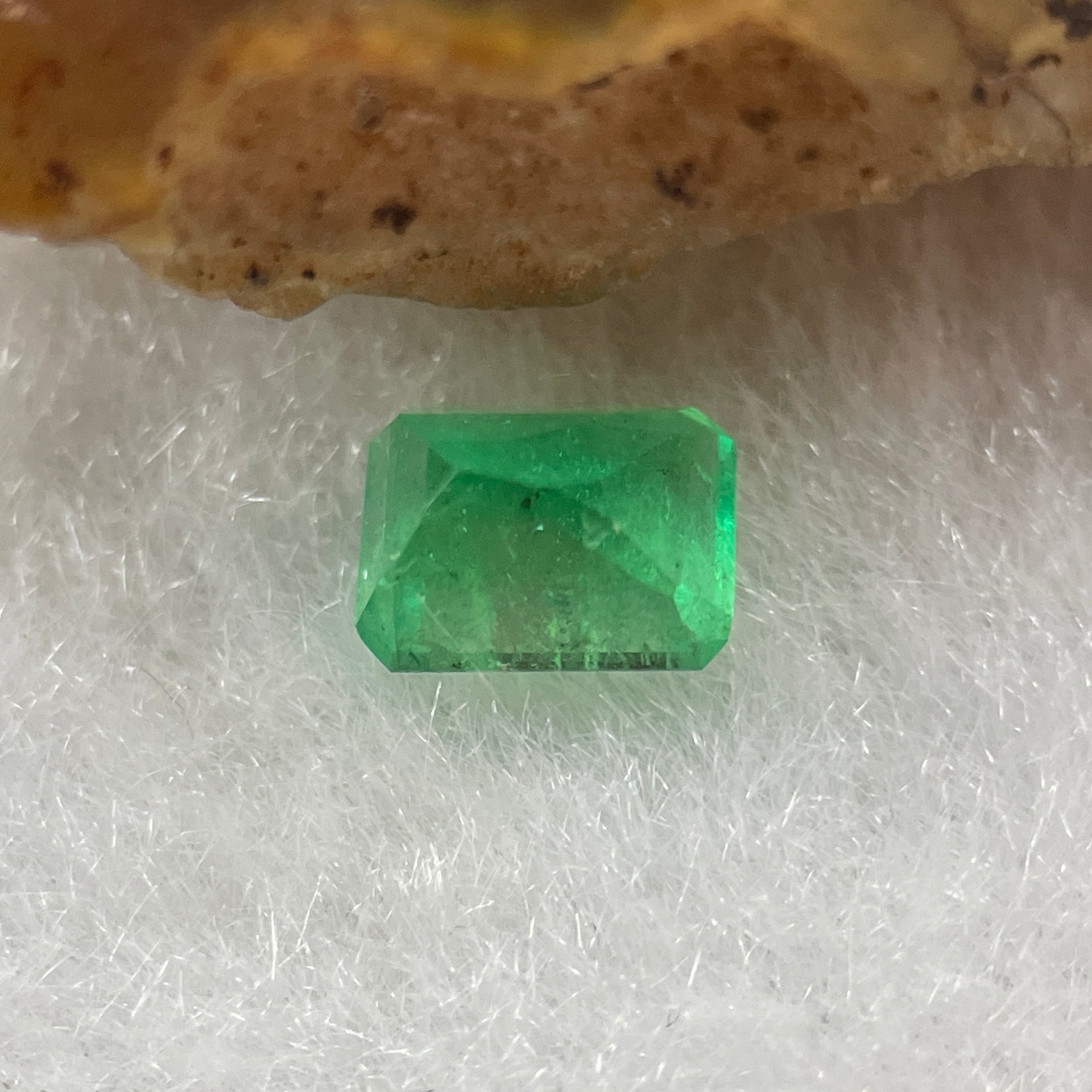 Natural Colombia Green Emerald (Beryl) Cut-Cornered Rectangular step cut 0.50ct 5.5 by 4.2 by 3.1mm - Huangs Jadeite and Jewelry Pte Ltd