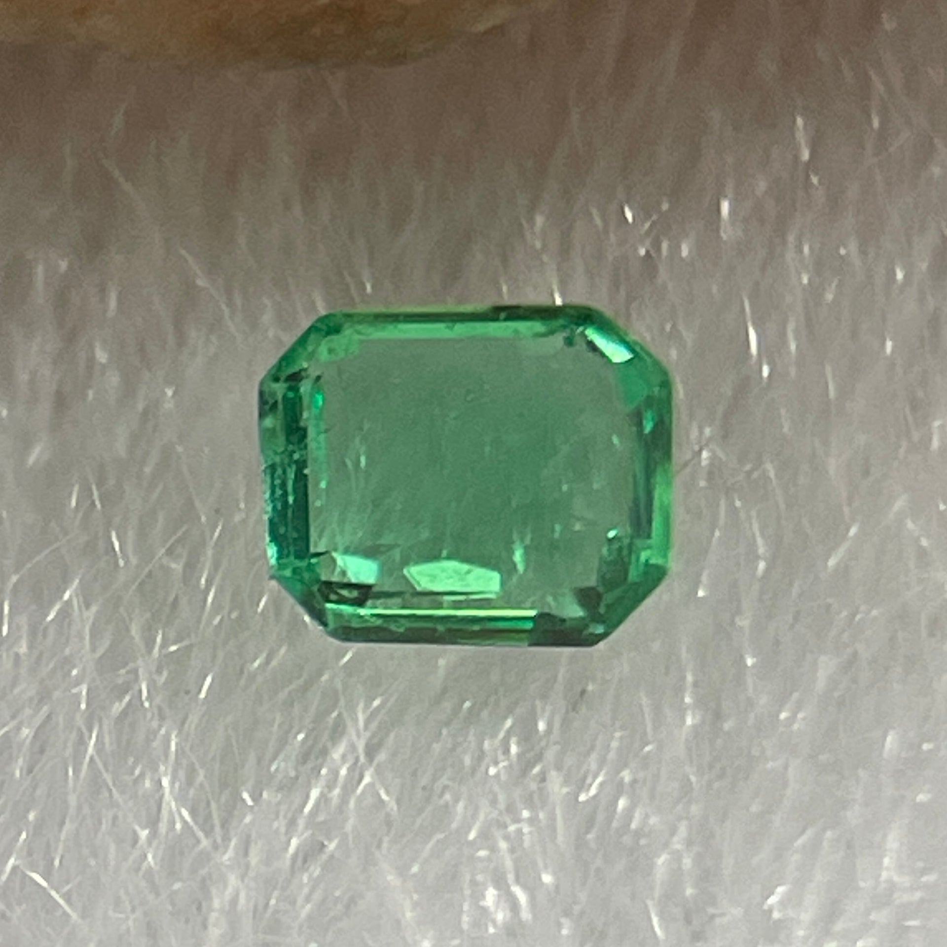 Natural Colombia Vivid Green Emerald (Beryl) Cut-Cornered Rectangular Step cut 0.09ct 3.1 by 2.6 by 1.7mm - Huangs Jadeite and Jewelry Pte Ltd