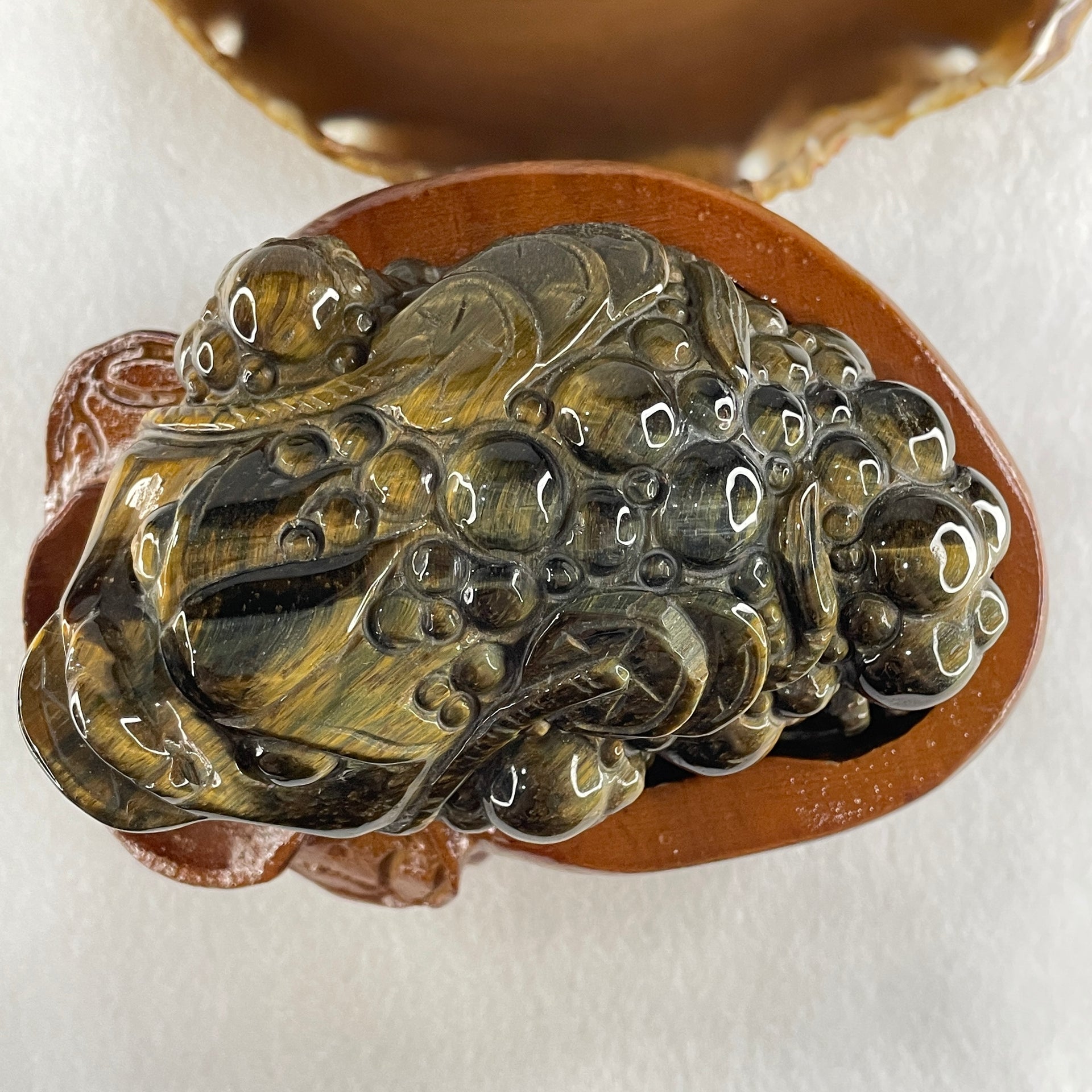 Natural Yellow Tiger's Eye Quartz 3 Legged Toad with Ancient Coin with Wooden Stand Display635.0g 128.1 by 90.7 by 92.5mm - Huangs Jadeite and Jewelry Pte Ltd