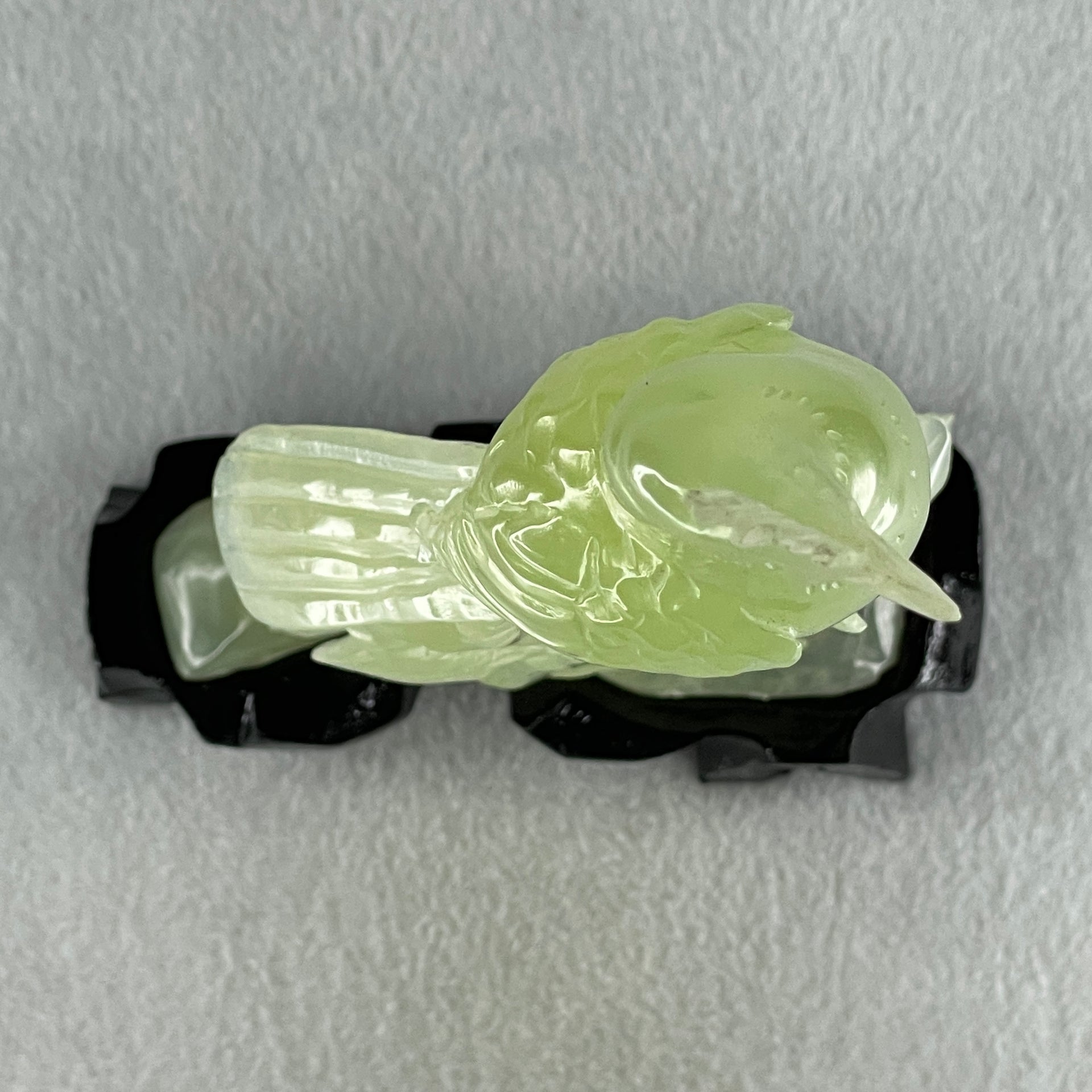 Natural Green Serpentine Javan Mynah Birds on Tree with Wooden Stand Display 388.9g 130.0 by 258.0 by 64.0mm - Huangs Jadeite and Jewelry Pte Ltd