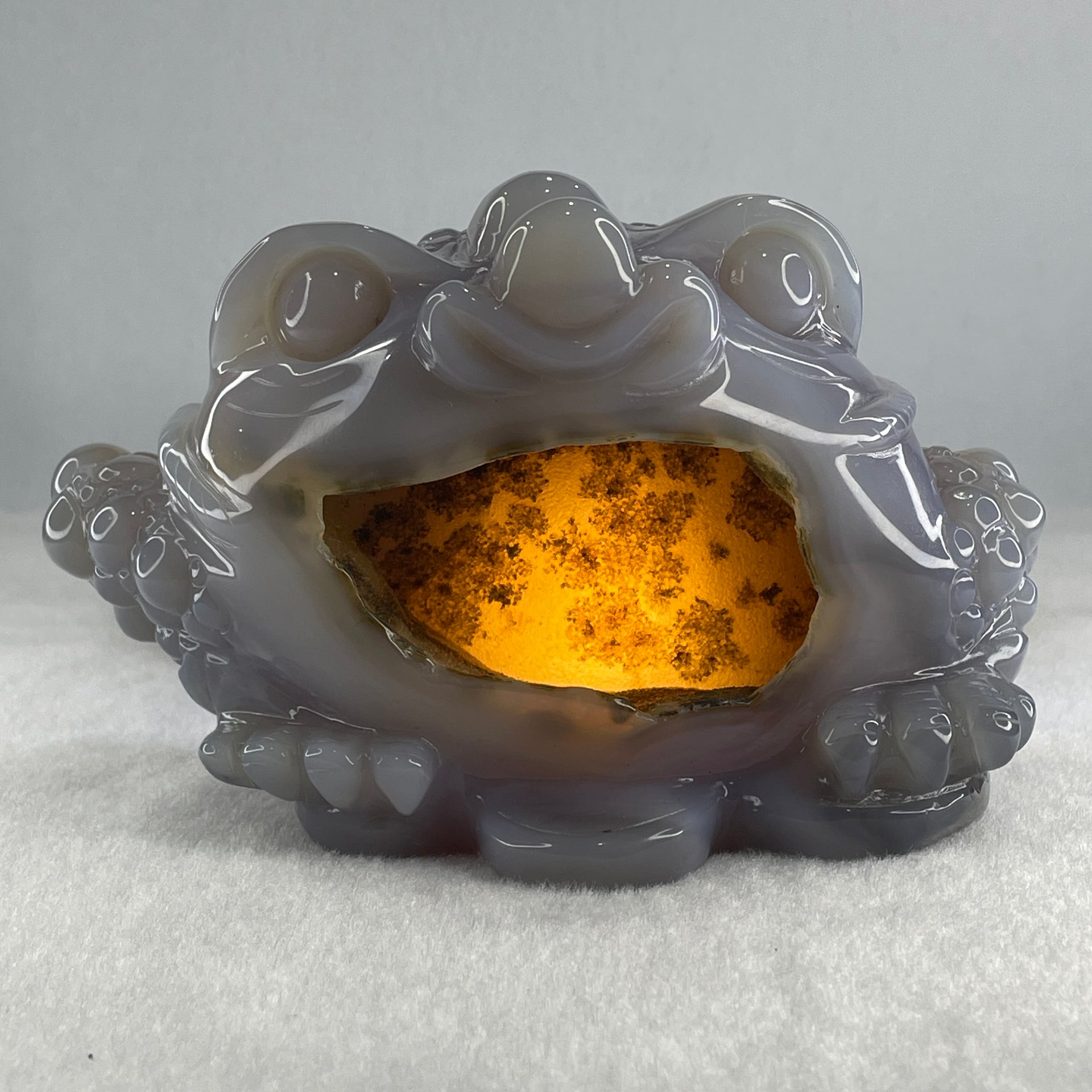 Natural Light Purple Agate with Crystal 3 Legged Toast Display 912.6g 146.0 by 81.0 by 90.0mm - Huangs Jadeite and Jewelry Pte Ltd