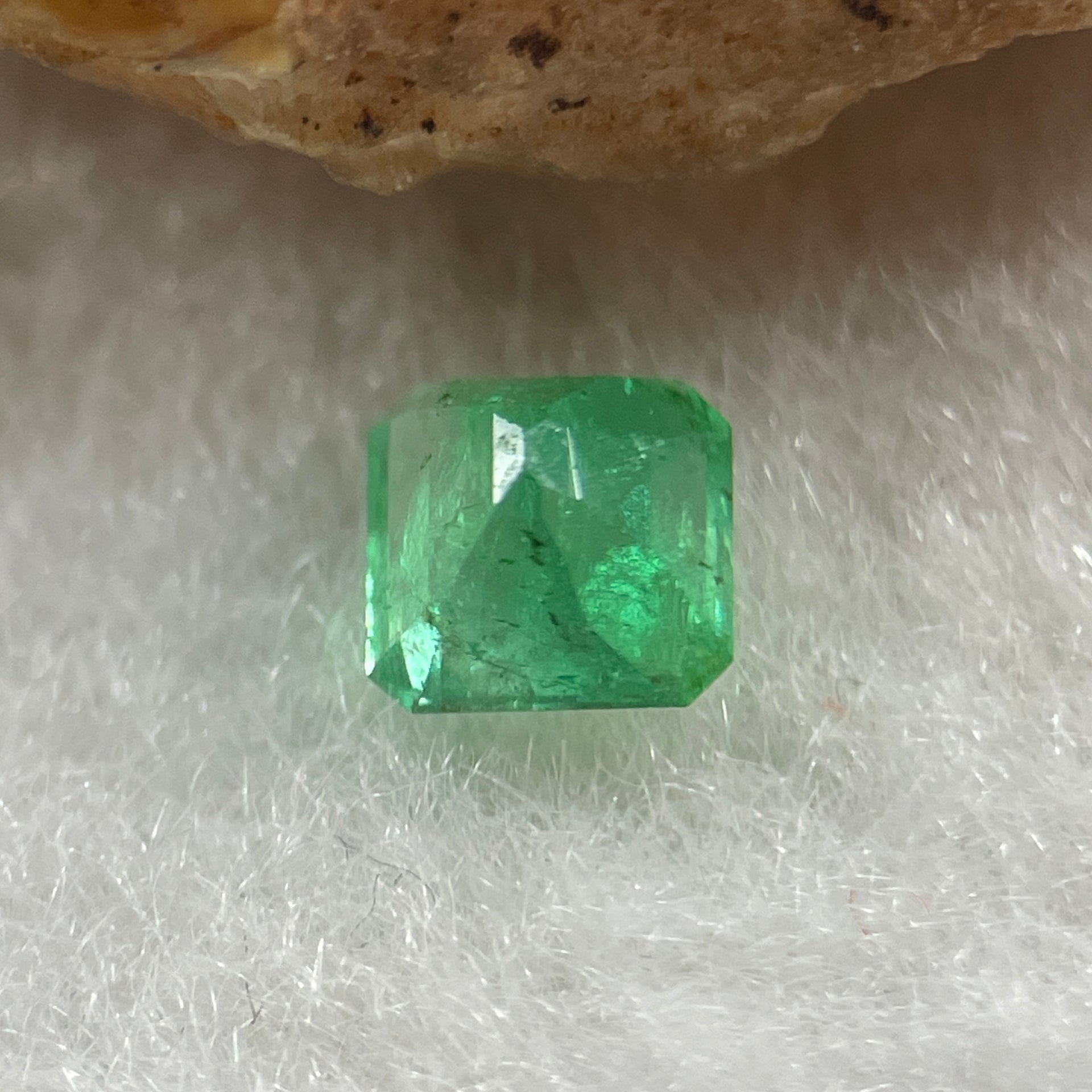 Natural Colombia Vivid Green Emerald (Beryl) Cut-Cornered Square Step cut 0.43ct 4.6 by 4.5 by 3.2mm - Huangs Jadeite and Jewelry Pte Ltd