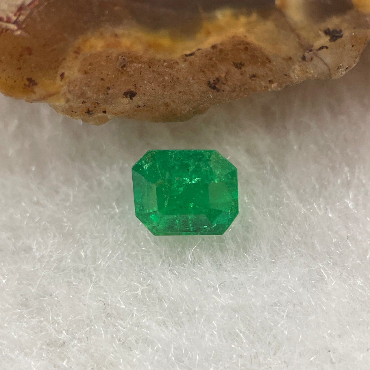 Natural Colombia Green Emerald (Beryl) Cut-Cornered Rectangular step cut 0.58ct 5.2 by 4 - Huangs Jadeite and Jewelry Pte Ltd