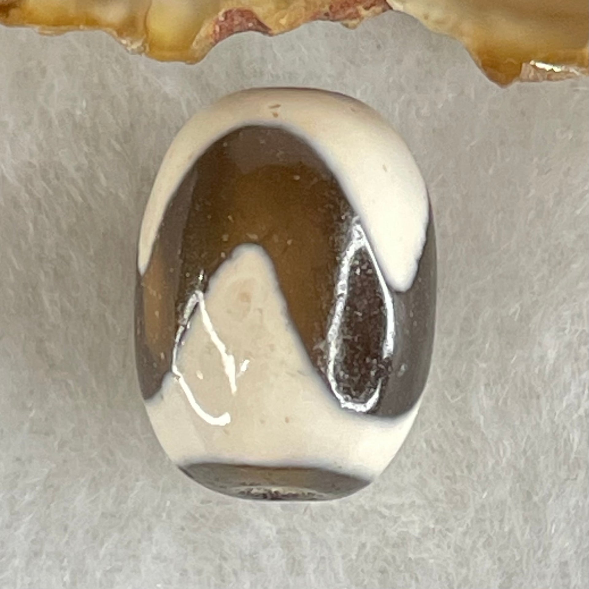 Natural Powerful Tibetan Old Oily Agate Tiger Tooth Daluo Dzi Bead Heavenly Master (Tian Zhu) 虎呀天诛 4.40g 17.4 by 12.9mm - Huangs Jadeite and Jewelry Pte Ltd