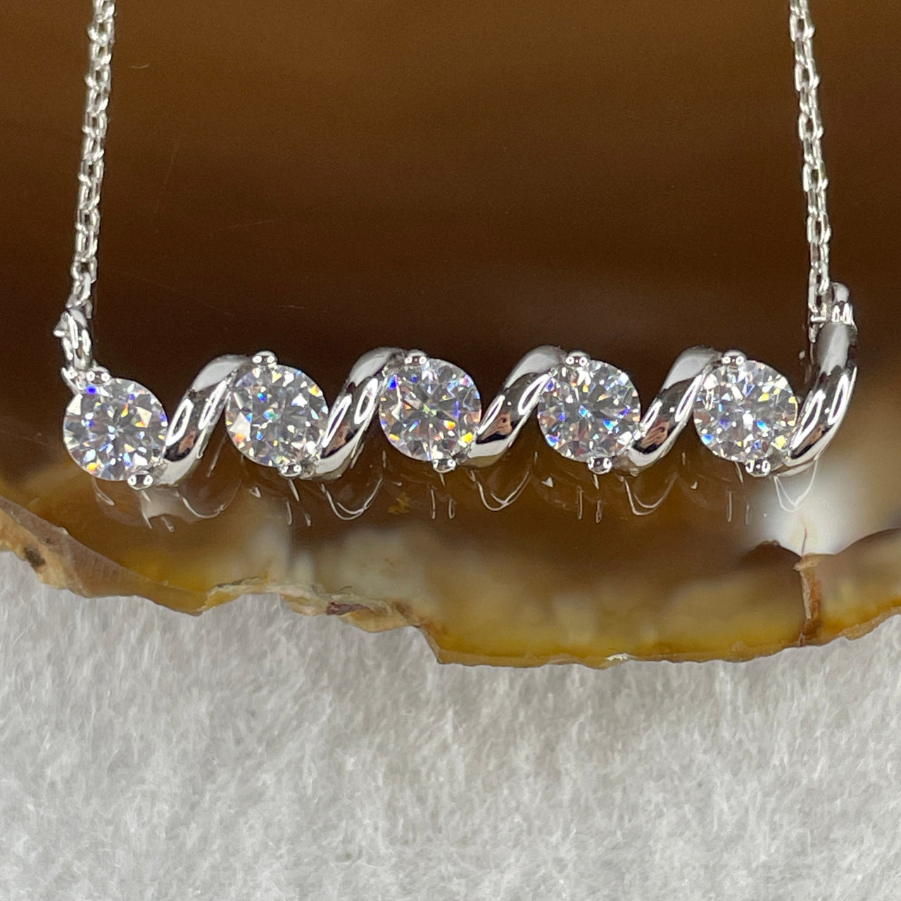 0.2Ct Colourless Round Brilliant Diameter 4.0mm VVS1 Excellent Cut Moissanite Excellent Polish Excellent Symmetry None Florescence in S925 Silver Necklace 40cm