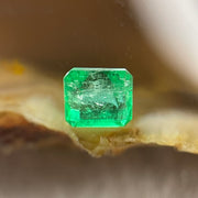 Natural Colombia Green Emerald (Beryl) Cut-Cornered Rectangular step cut 0.72ct 5.3 by 5.1 by 3.7mm - Huangs Jadeite and Jewelry Pte Ltd