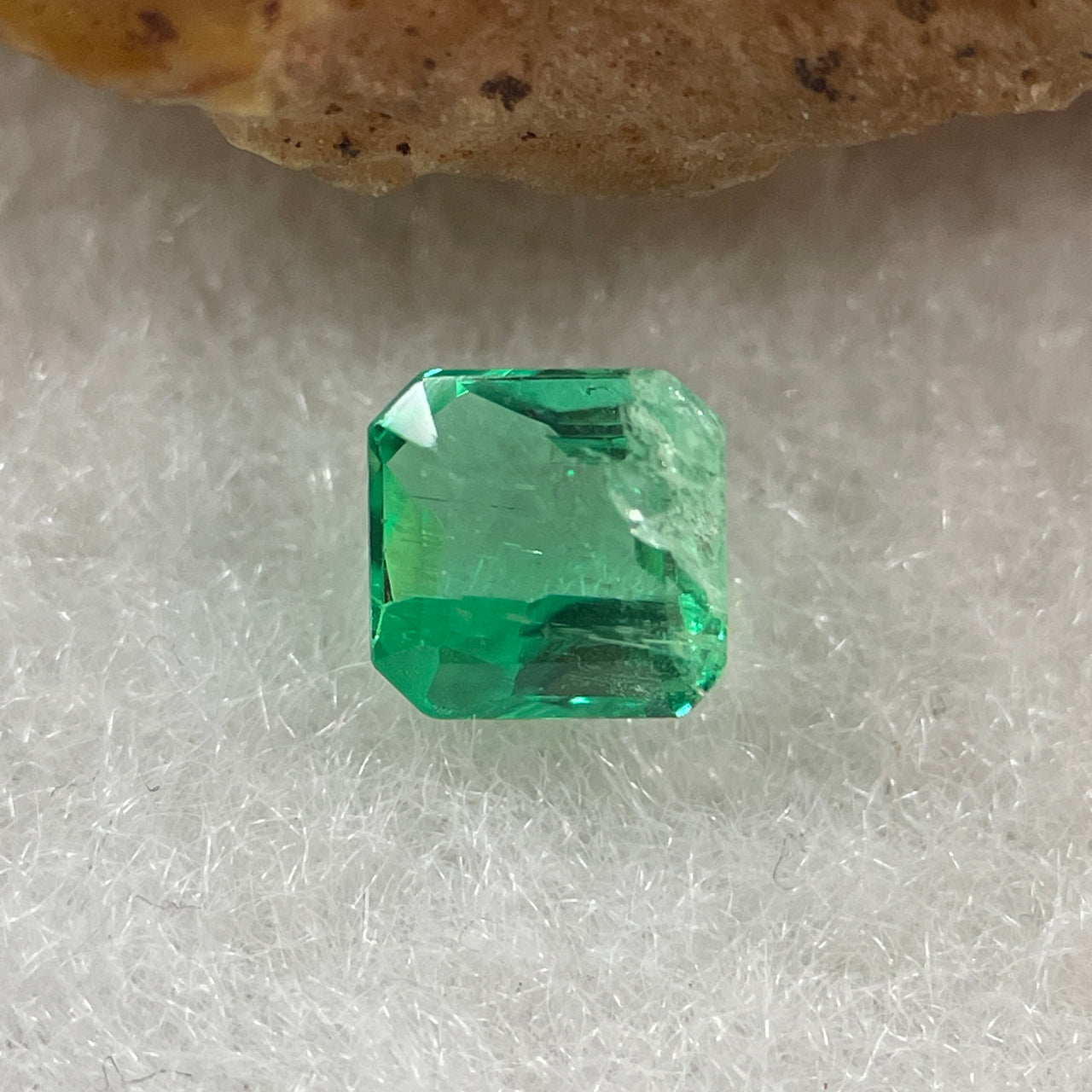 Natural Colombia Vivid Green Emerald (Beryl) Cut-Cornered Square Step cut 0.49ct 4.6 by 4.5 by 3.2mm - Huangs Jadeite and Jewelry Pte Ltd