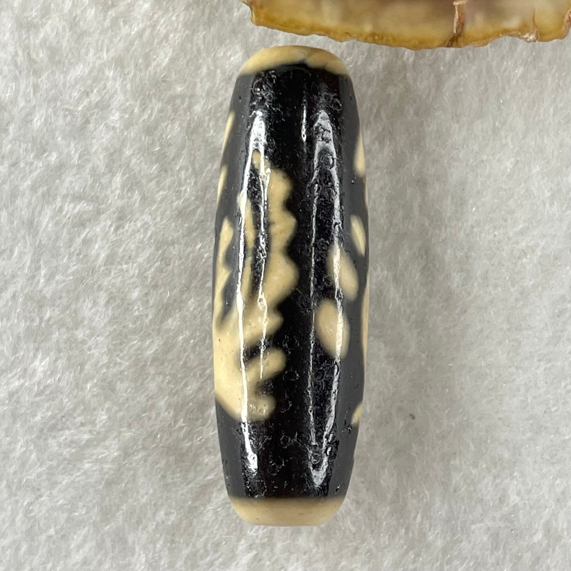 Natural Powerful Tibetan Old Oily Agate Vermilion Bird Fire Element Dzi Bead Heavenly Master (Tian Zhu) 朱雀天珠 8.74g 37.5 by 12.3mm - Huangs Jadeite and Jewelry Pte Ltd