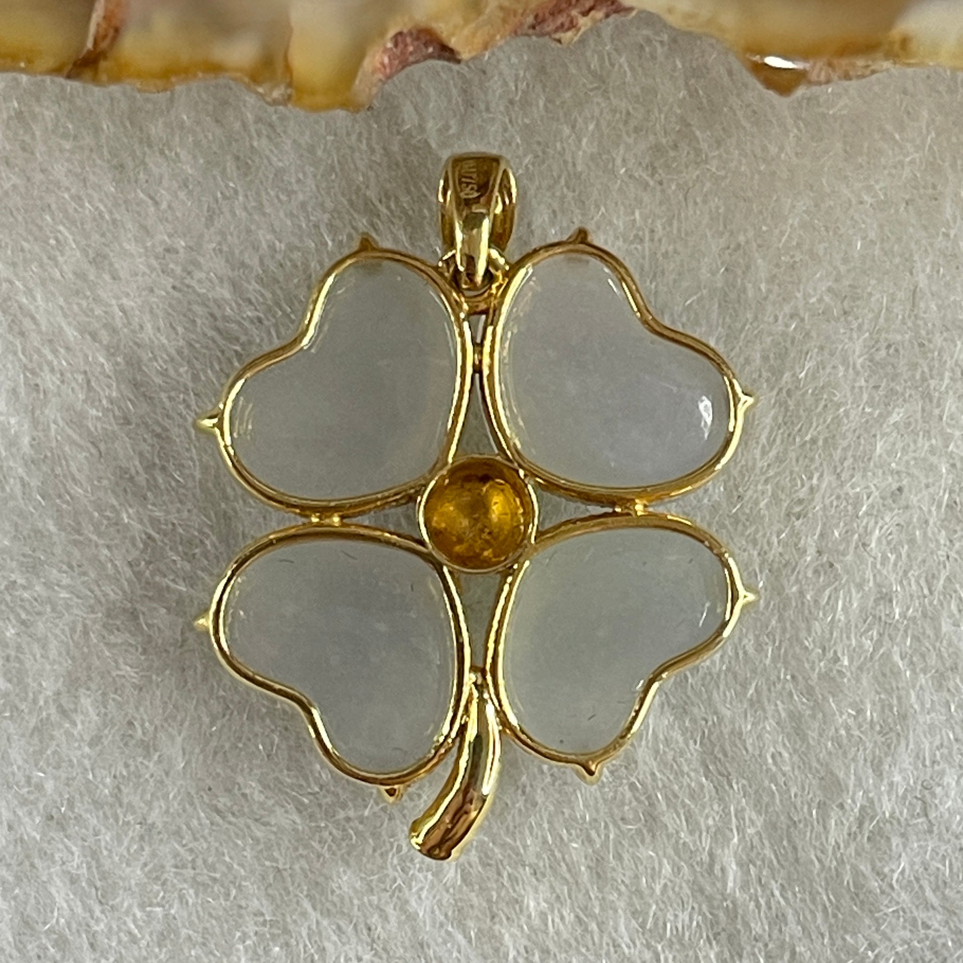 Type A Semi Icy Faint Lavender Jadeite 4 Leafs Clover in 18K Yellow Gold Pendant 3.51g 9.2 by 6.5 by 4.6mm 4Pcs - Huangs Jadeite and Jewelry Pte Ltd