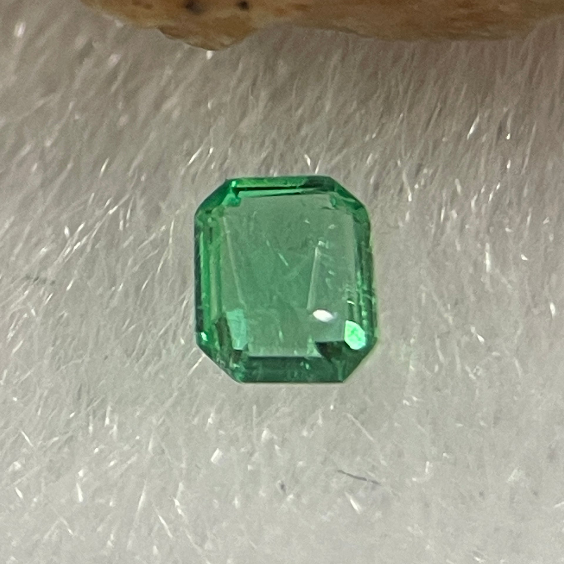 Natural Colombia Vivid Green Emerald (Beryl) Cut-Cornered Rectangular Step cut 0.09ct 3.1 by 2.6 by 1.7mm - Huangs Jadeite and Jewelry Pte Ltd
