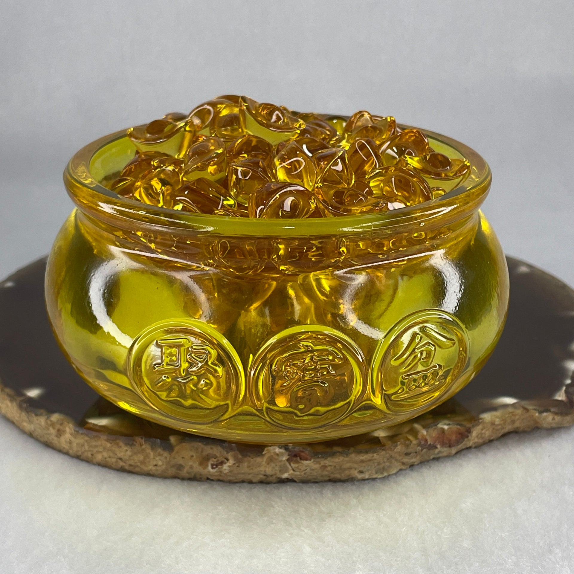 Yellow Liuli Wealth Pot with Ingot Yuan Bao Display Total Weight 648.22g 99.4 by 62.8mm - Huangs Jadeite and Jewelry Pte Ltd