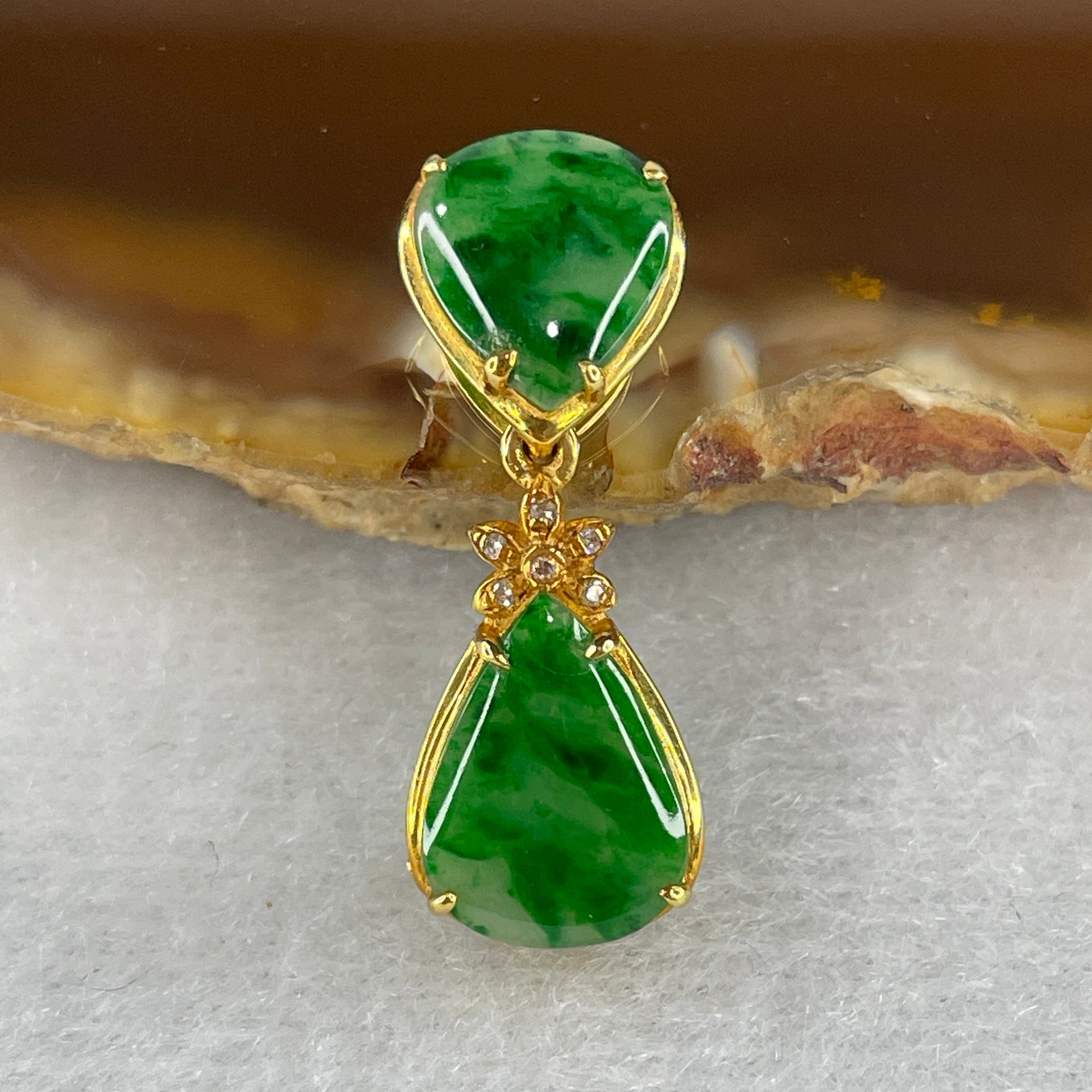 Type A Spicy Green Tear Drop Design Jade Jadeite 18k Yellow gold 1.4g 26.9 by 9.7 by 4.3mm - Huangs Jadeite and Jewelry Pte Ltd