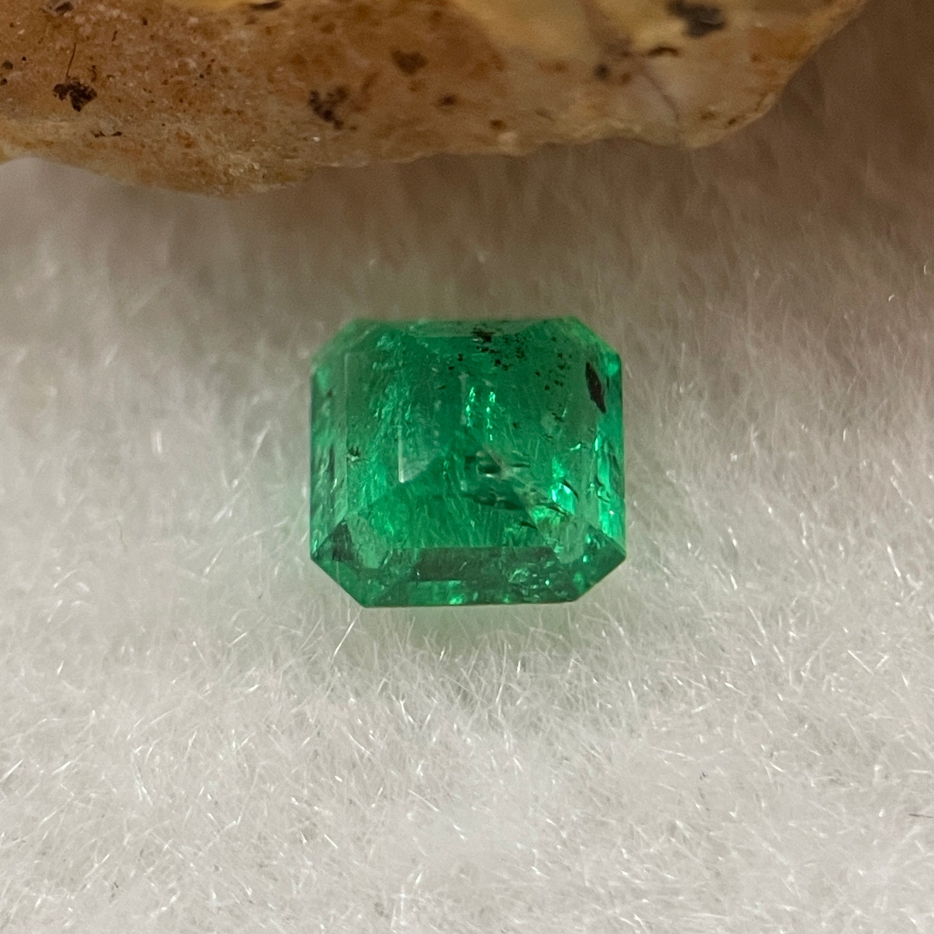 Natural Colombia Green Emerald (Beryl) Cut-Cornered Rectangular step cut 0.62ct 5.3 by 5.2 by 3.1mm - Huangs Jadeite and Jewelry Pte Ltd