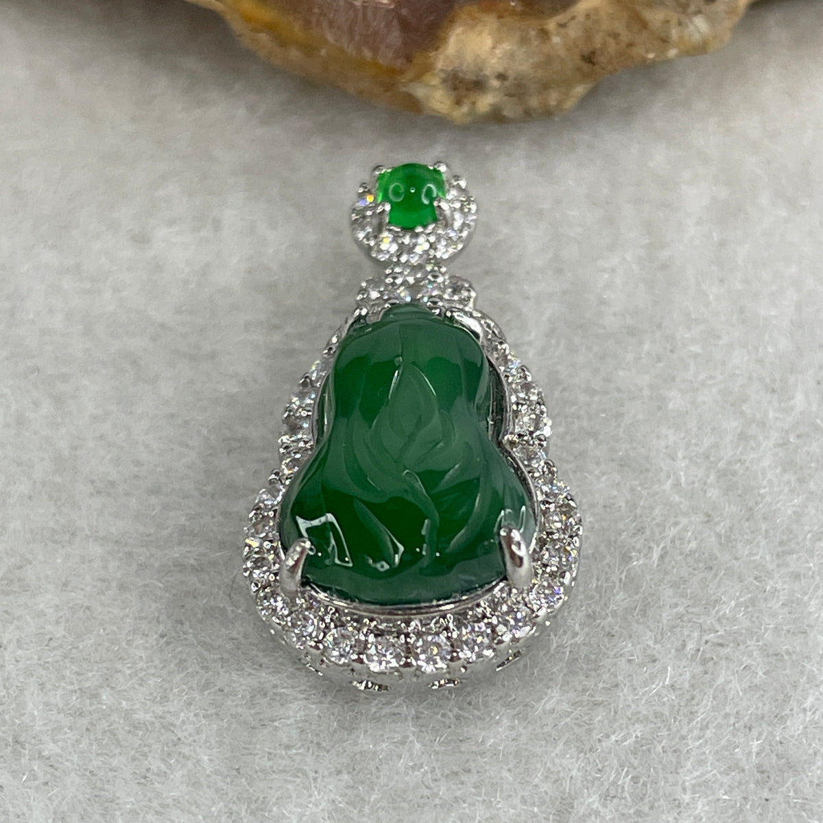 Natural Type A Omphacite Spicy Green Jadeite Hulu Pendant in S925 Silver | (2.90g | 14.2 x 9.5 x 3.0mm | Health, Abundance & Negative Energy Absorber, Feng Shui Prosperity & Longevity Pendant) - Huangs Jadeite and Jewelry Pte Ltd